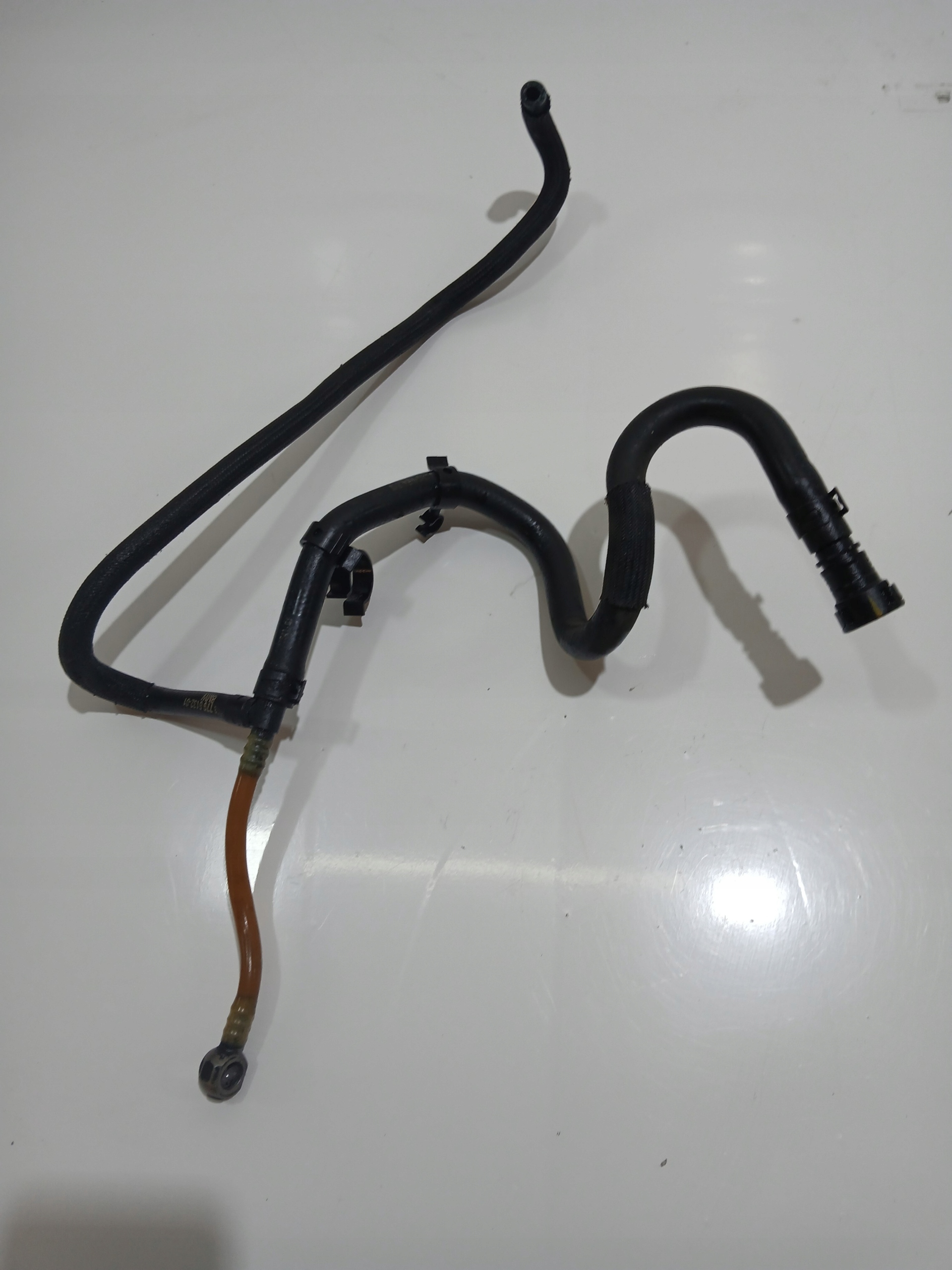prijenos crijevo goriva BMW E60 E61 306D3 3.0D OE 7796132 (4642175)