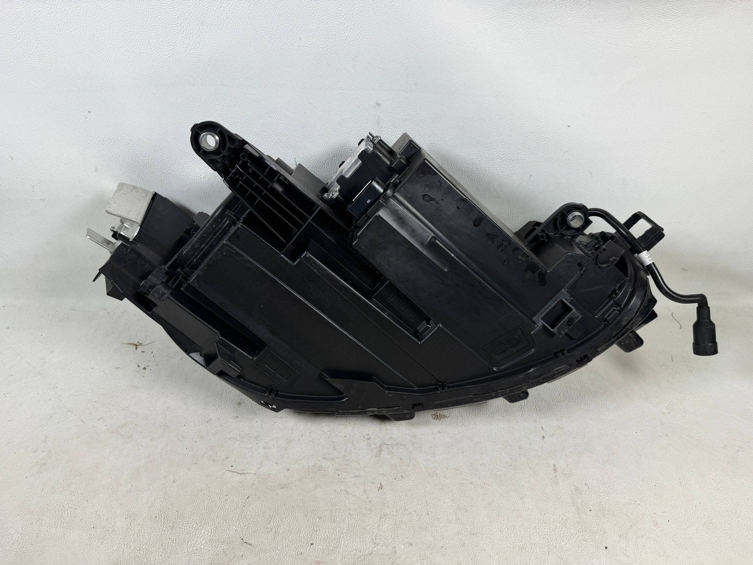 Vw Passat B9 light left front front LED 3j1941005