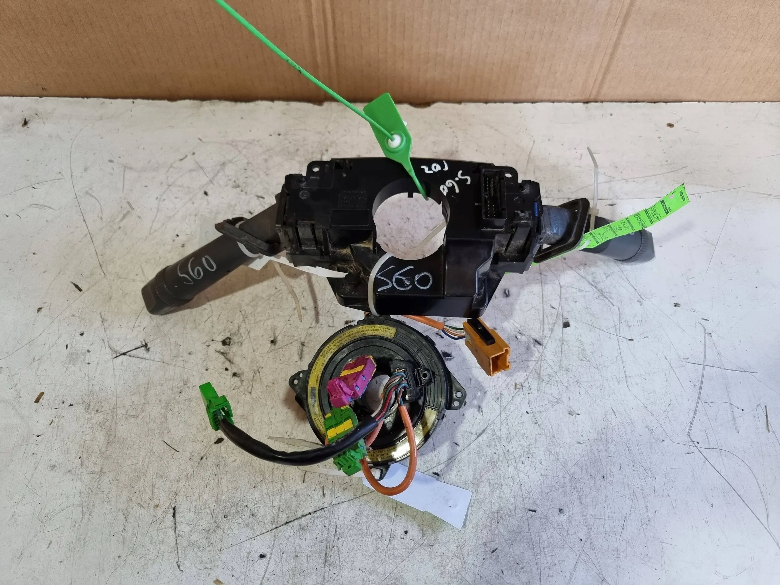 steering wheel levers and controls control ring 9452389 VOLVO S60 and