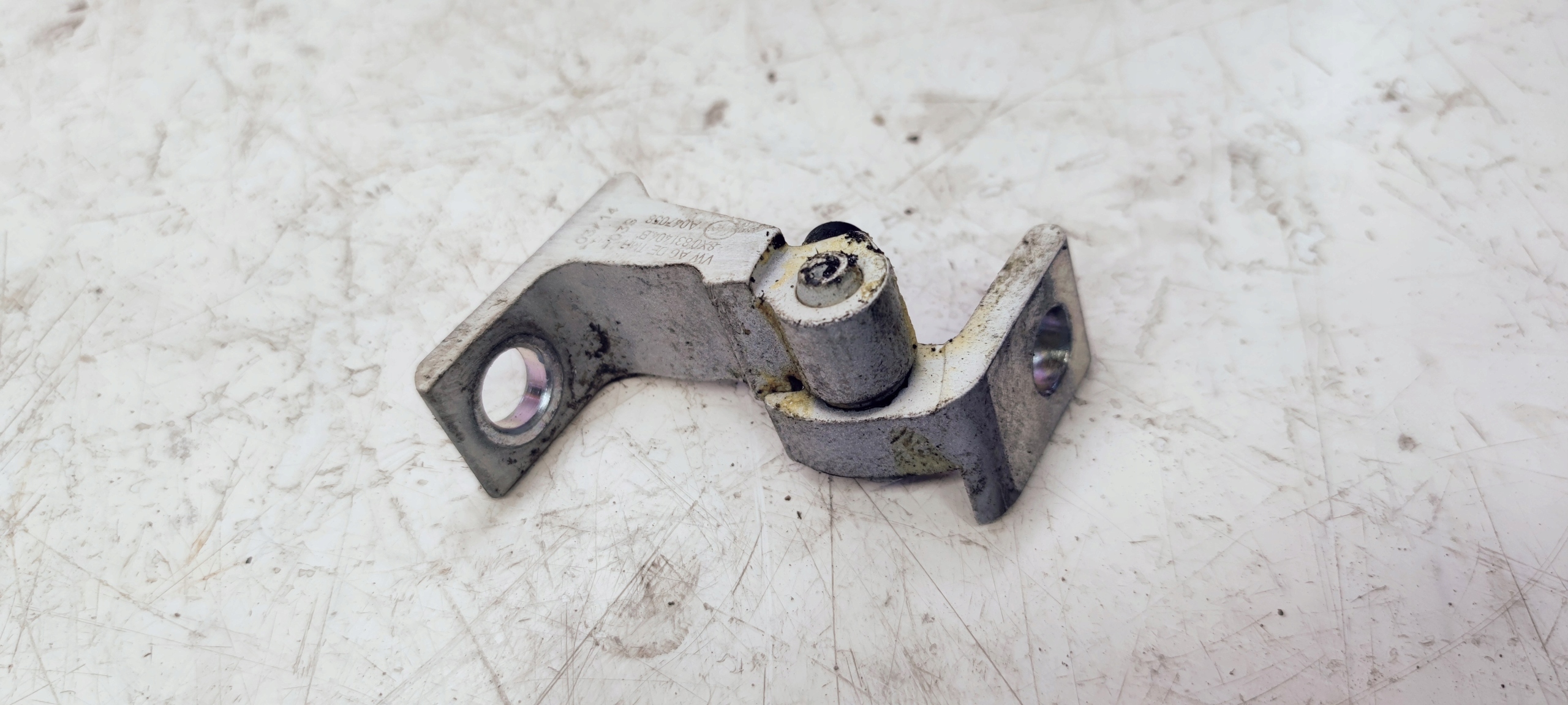 hinge door left AUDI A1 8X Q3 8U A3 8V 8X0831403B