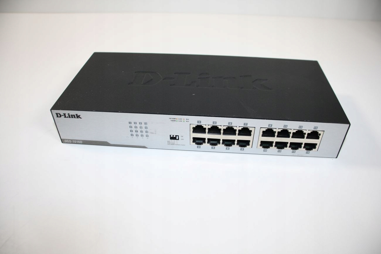 D-LINK Switch 16 x 1000/100/10Mbps, Niezarządzalny — 12