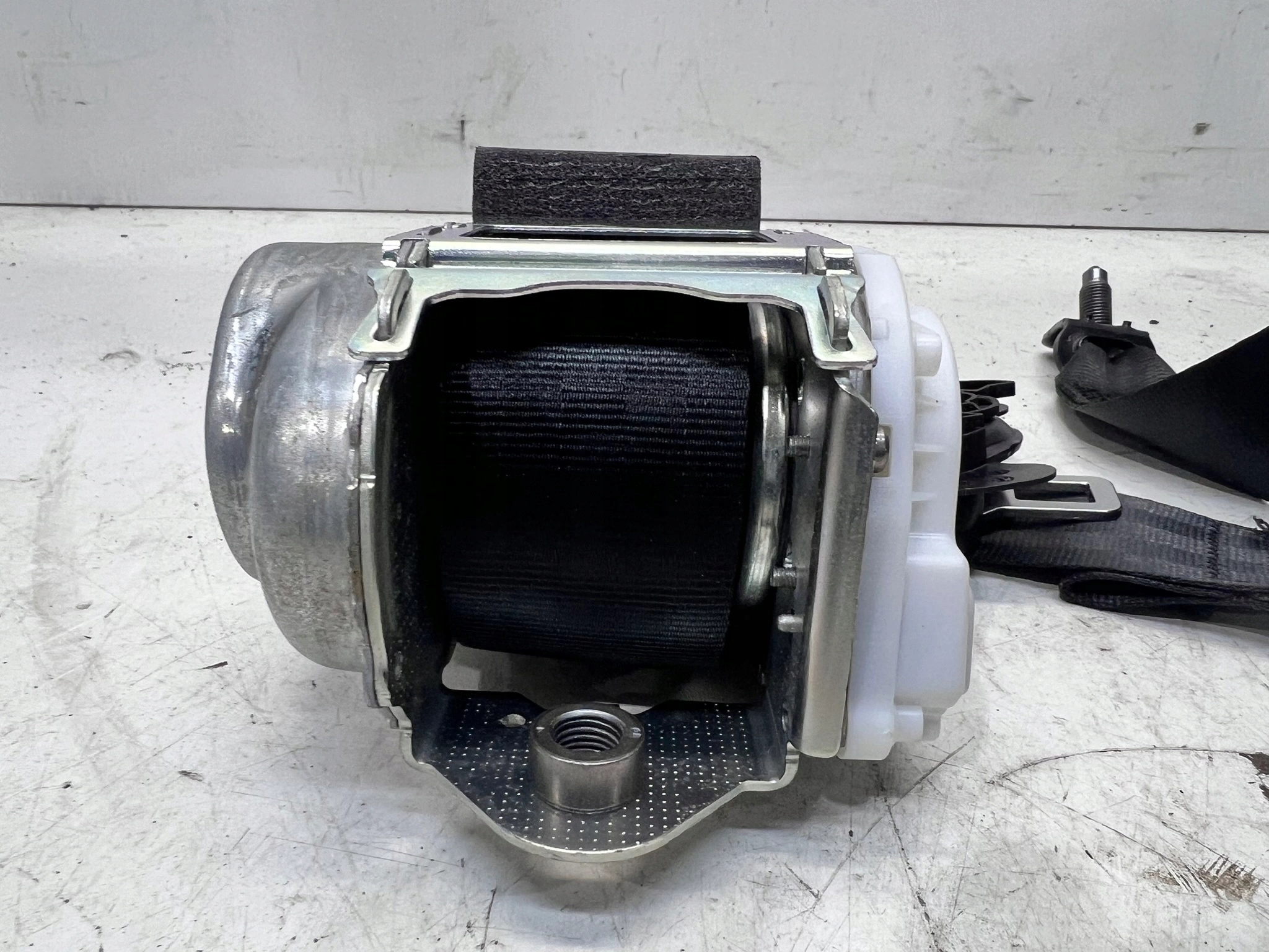 tension belt safety right front AUDI A3 8Y 8Y0857706K