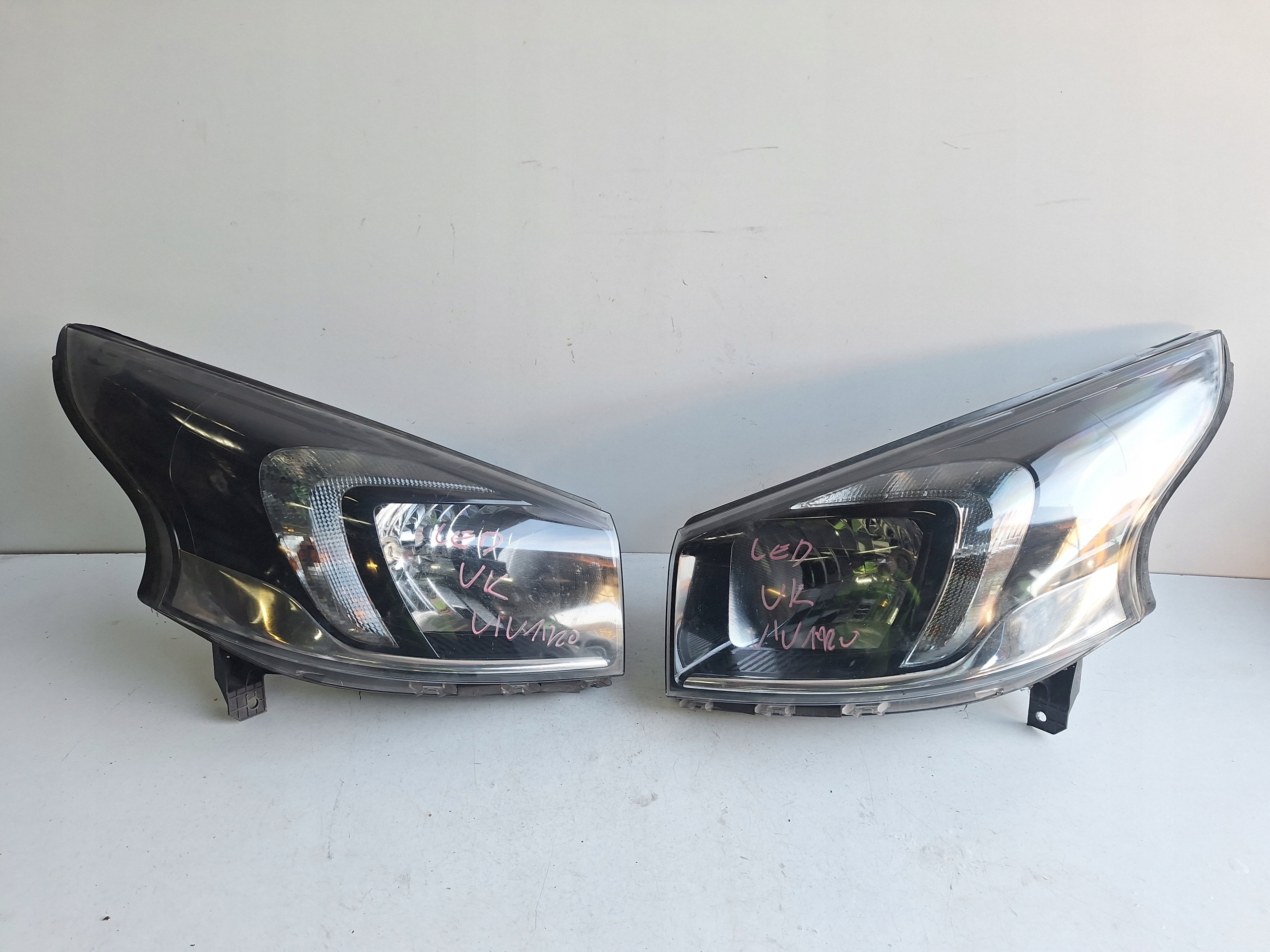 OPEL VIVARO B 14-19 light right + LED UK