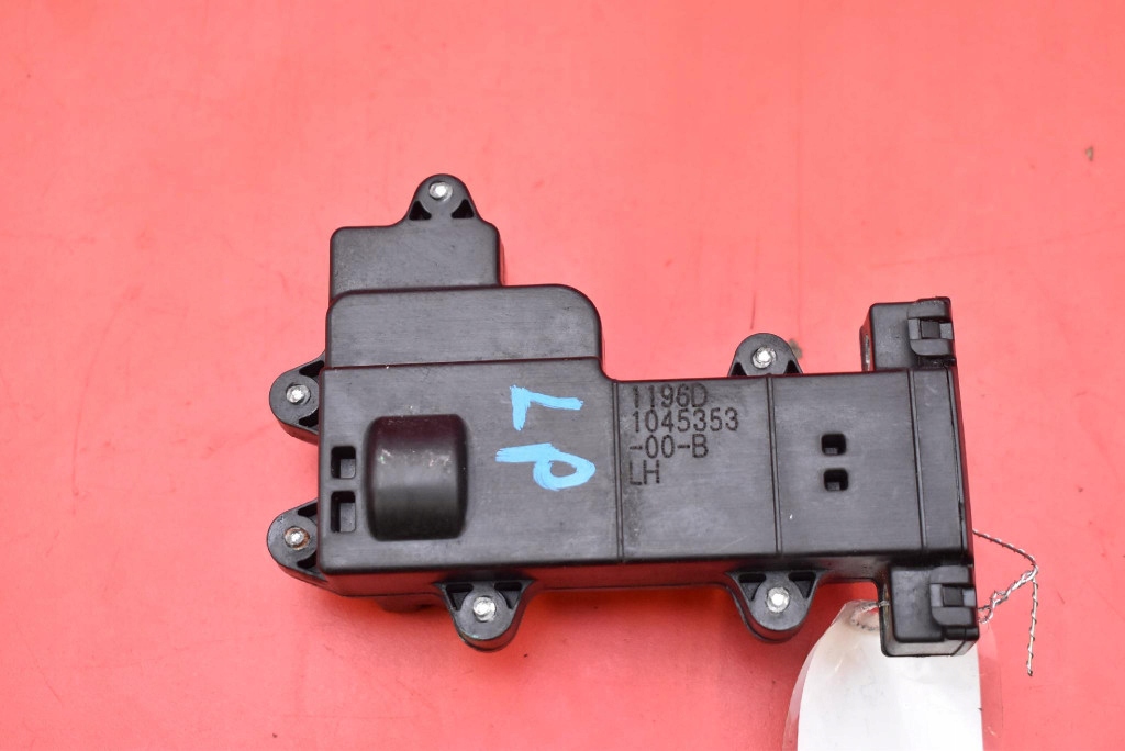 control unit module door left front 1045353-00-B TESLA MODEL X 90D 15-21