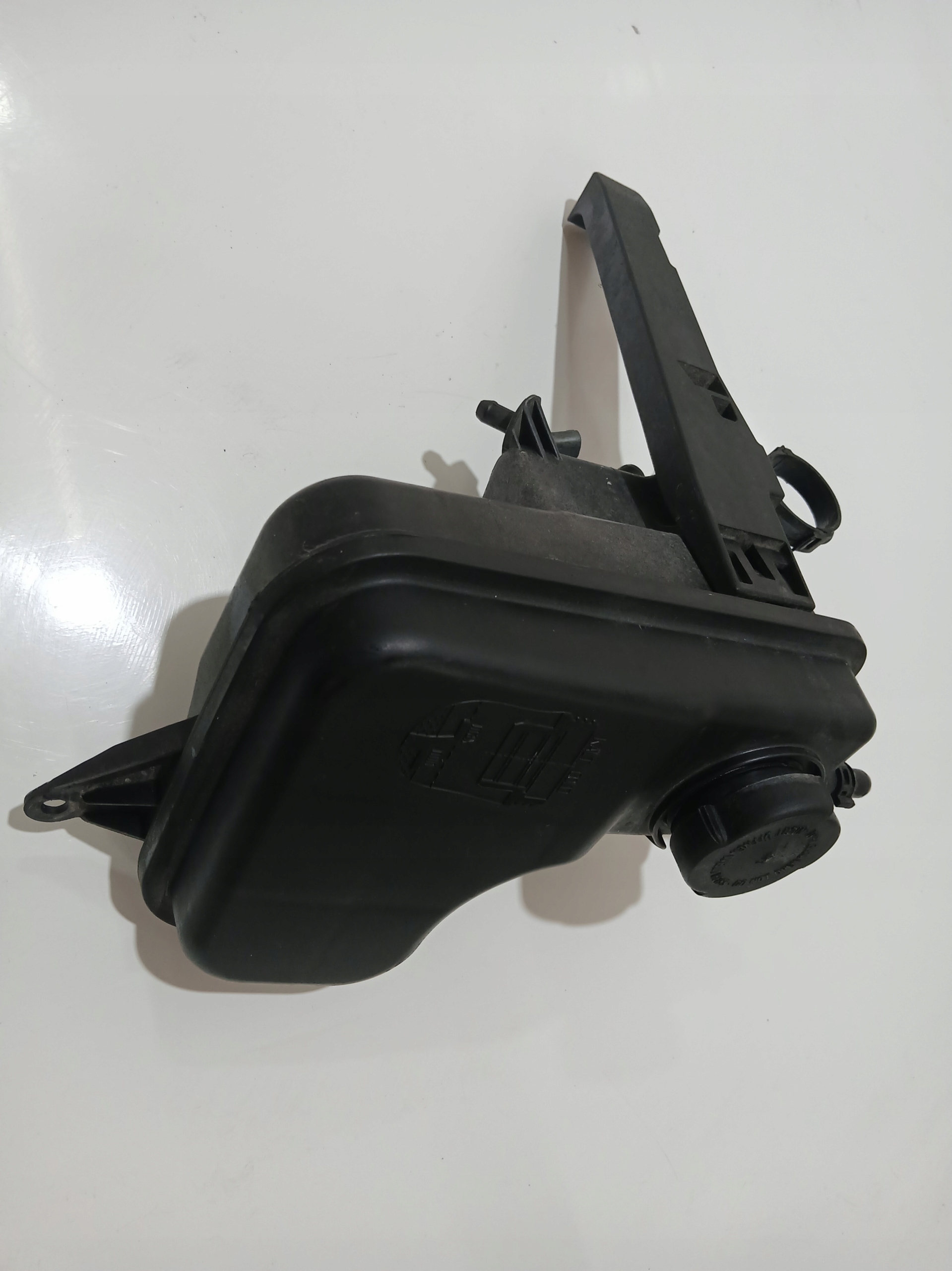 Réservoir eau BMW E60 E61 306D3 OE 7800293 (4822880)