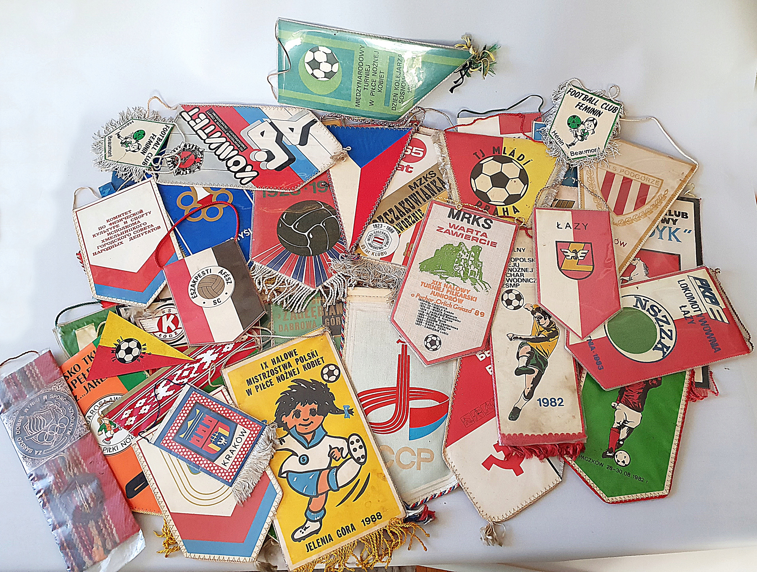 Stare Proporczyki PRL zestaw 44 szt