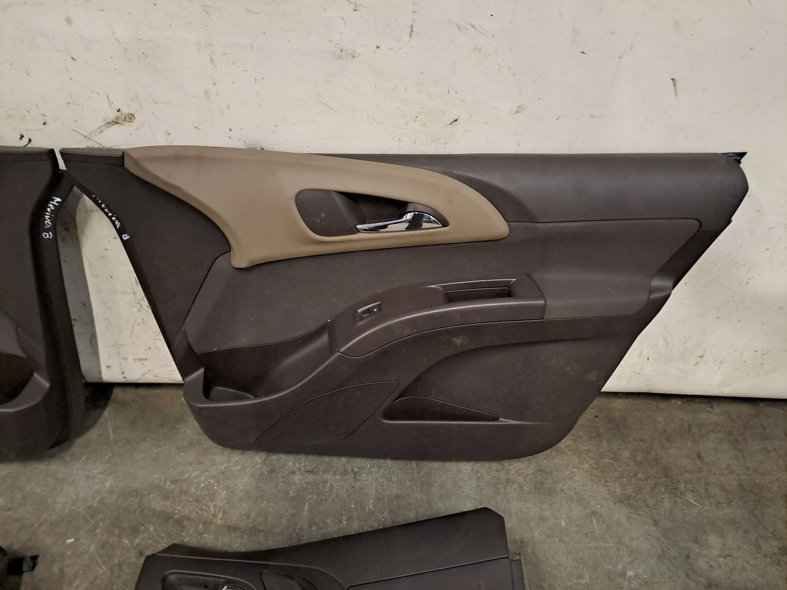 side brazowe kpl Opel Meriva B