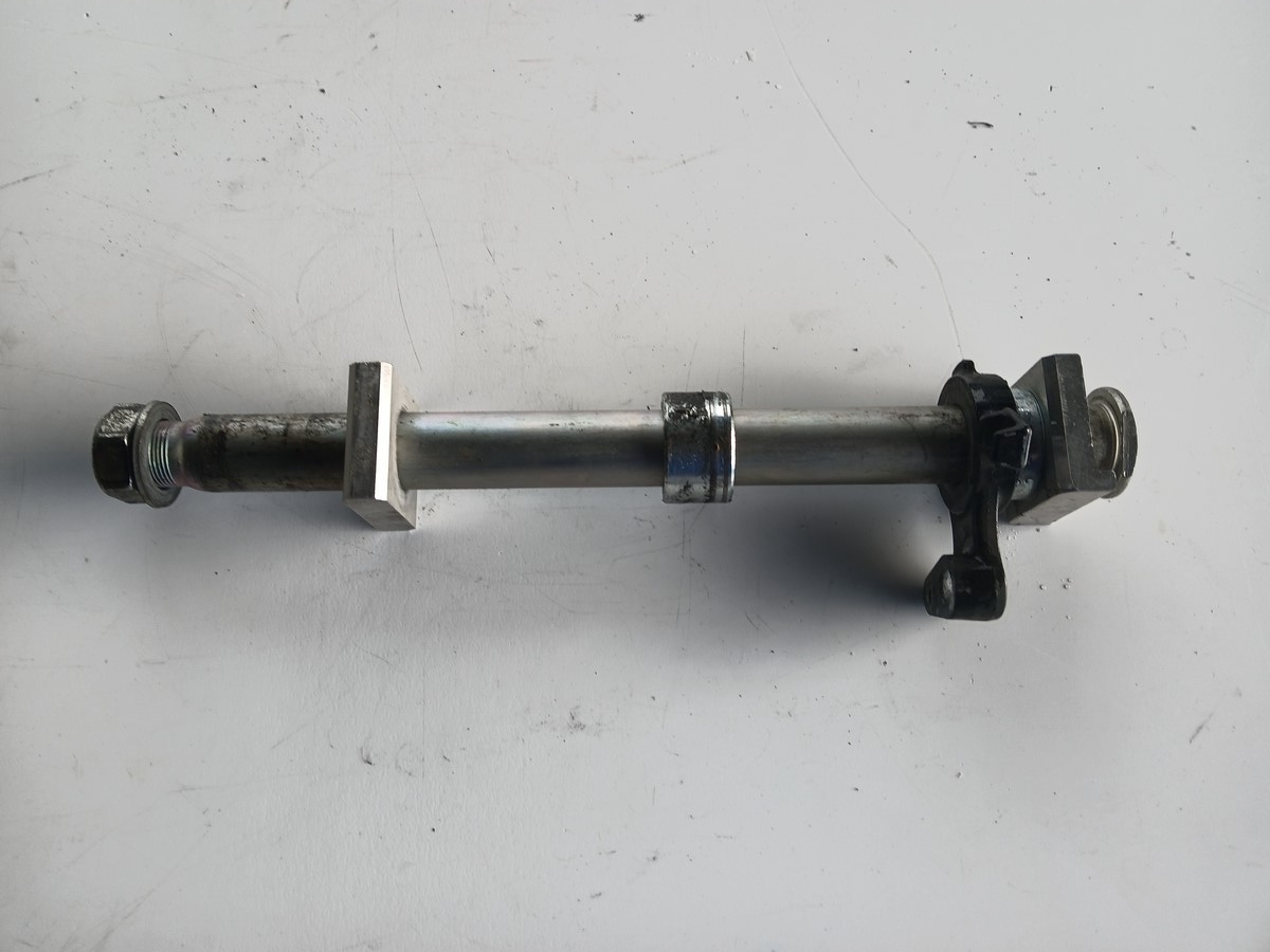 Oś ośka tylna Yamaha T-max Tmax 560