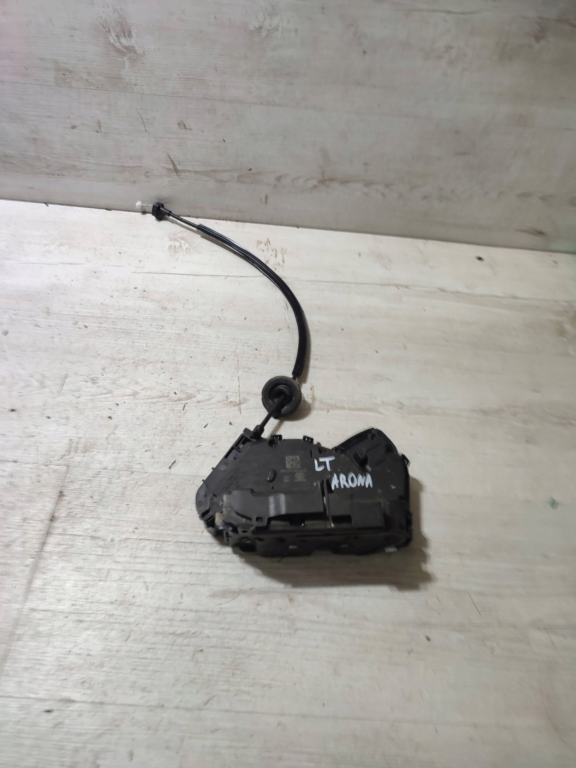 Seat Arona 2019 rear part side left lock door tylnych