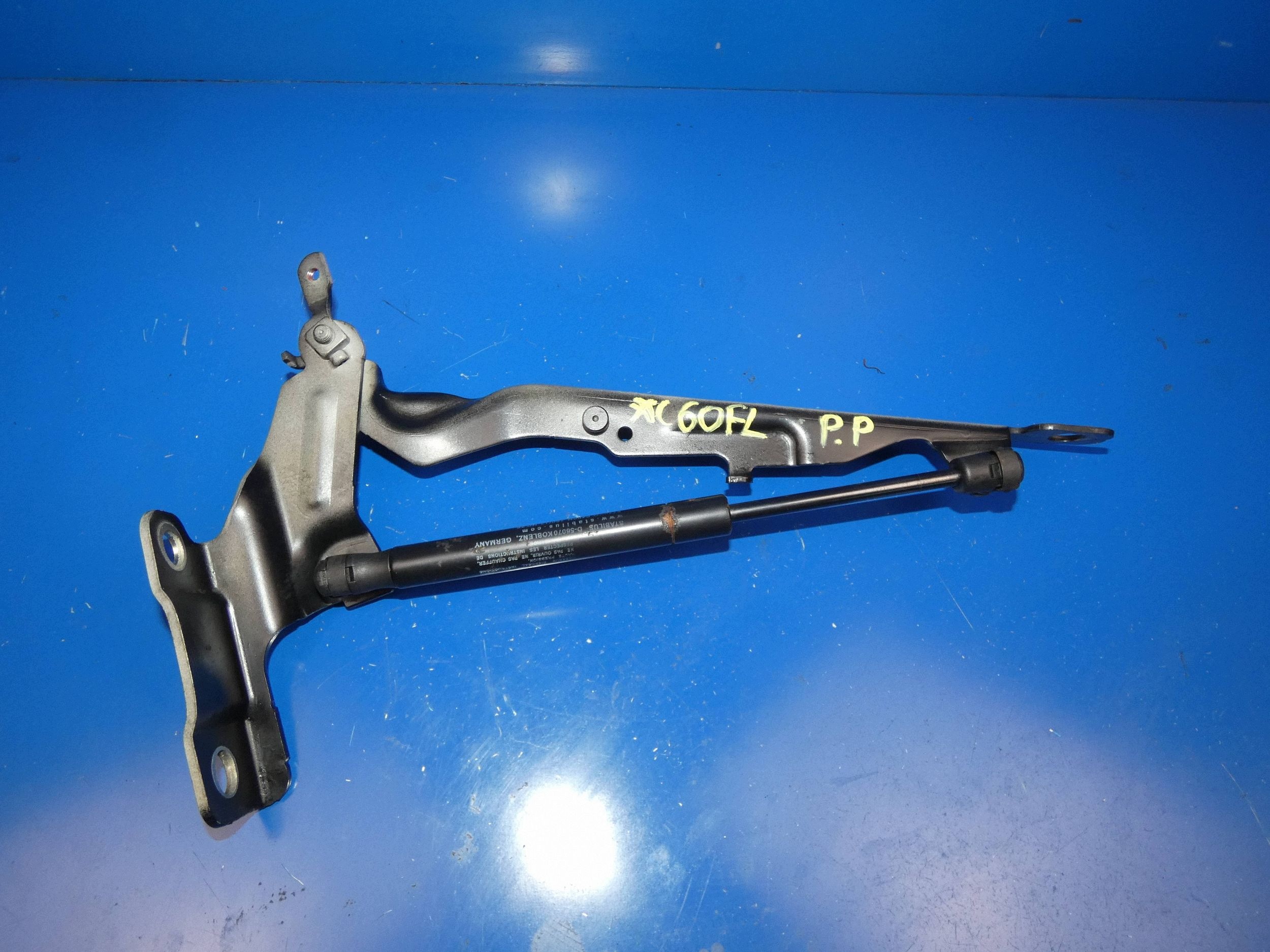 VOLVO XC60 and LIFT 13- hinge bonnets right front