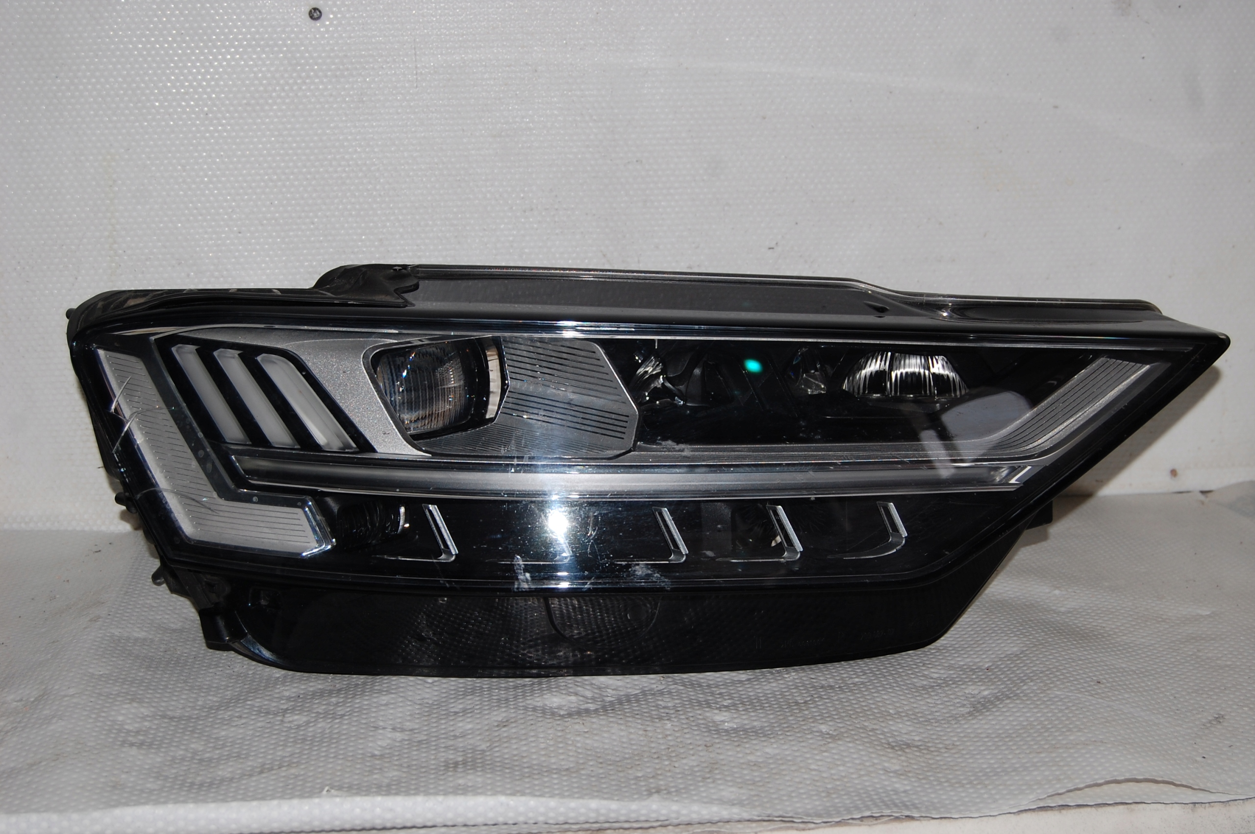 AUDI A8 D5 ПОВНИЙ КОМПЛЕКТ LEDn0941034 ДОРЕСТАЙЛ ФАРА ПРАВА ПОШКОДЖЕНІ СКЛО EU