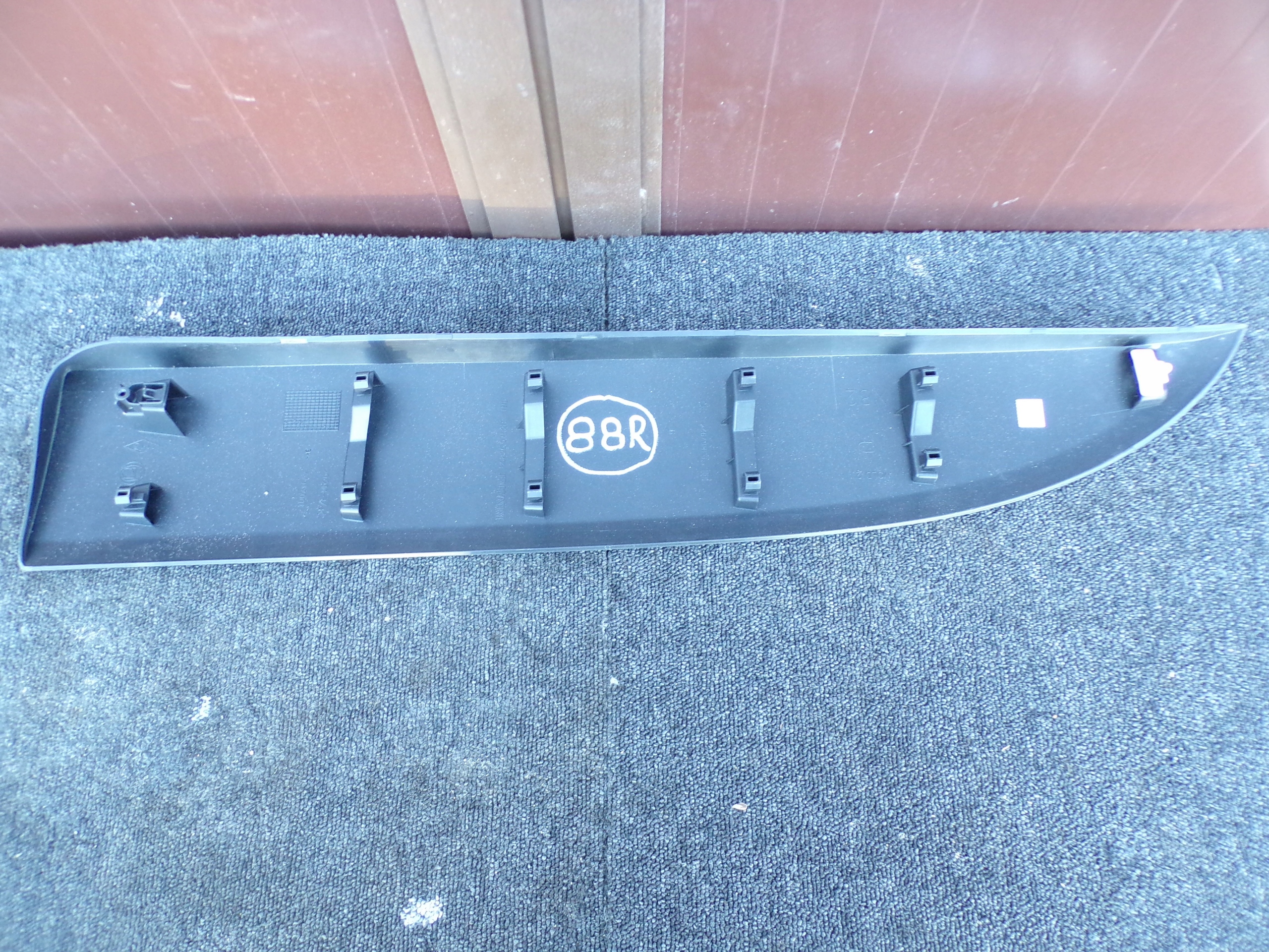 LISTWA PRAWY PRZÓD 808200752R RENAULT TRAFIC III Producent części Renault OE