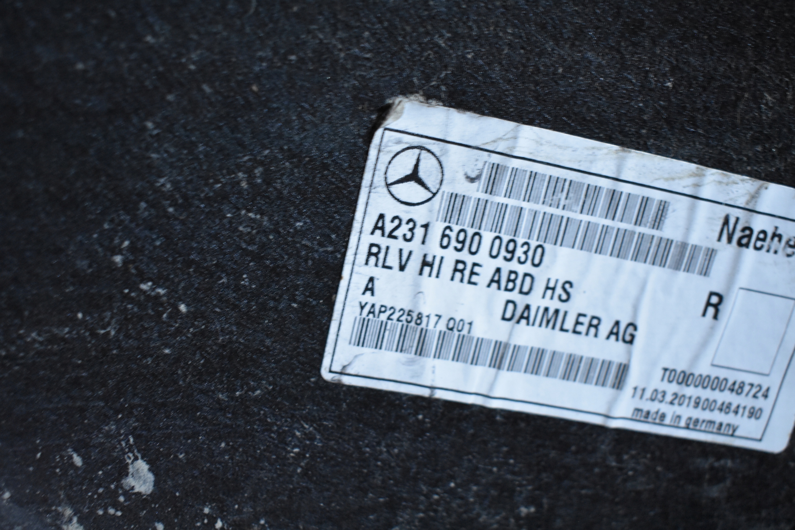IDEALNE mudguard front right MERCEDES R231 W231 1