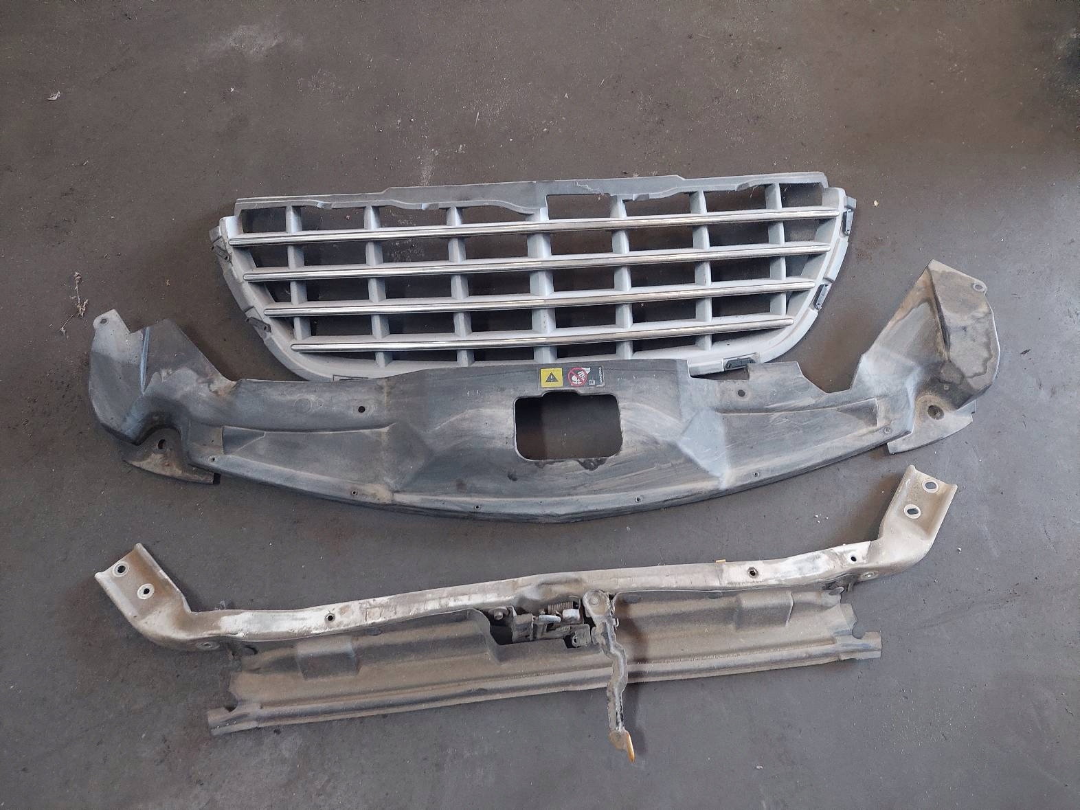 complete front bonnet bumper front light CHRYSLER PACIFICA and PS2