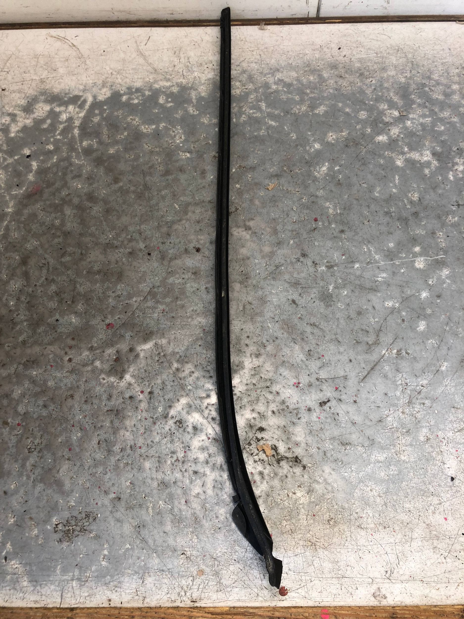 moulding windows windscreen left OPEL ASTRA K KOMBI 39041883