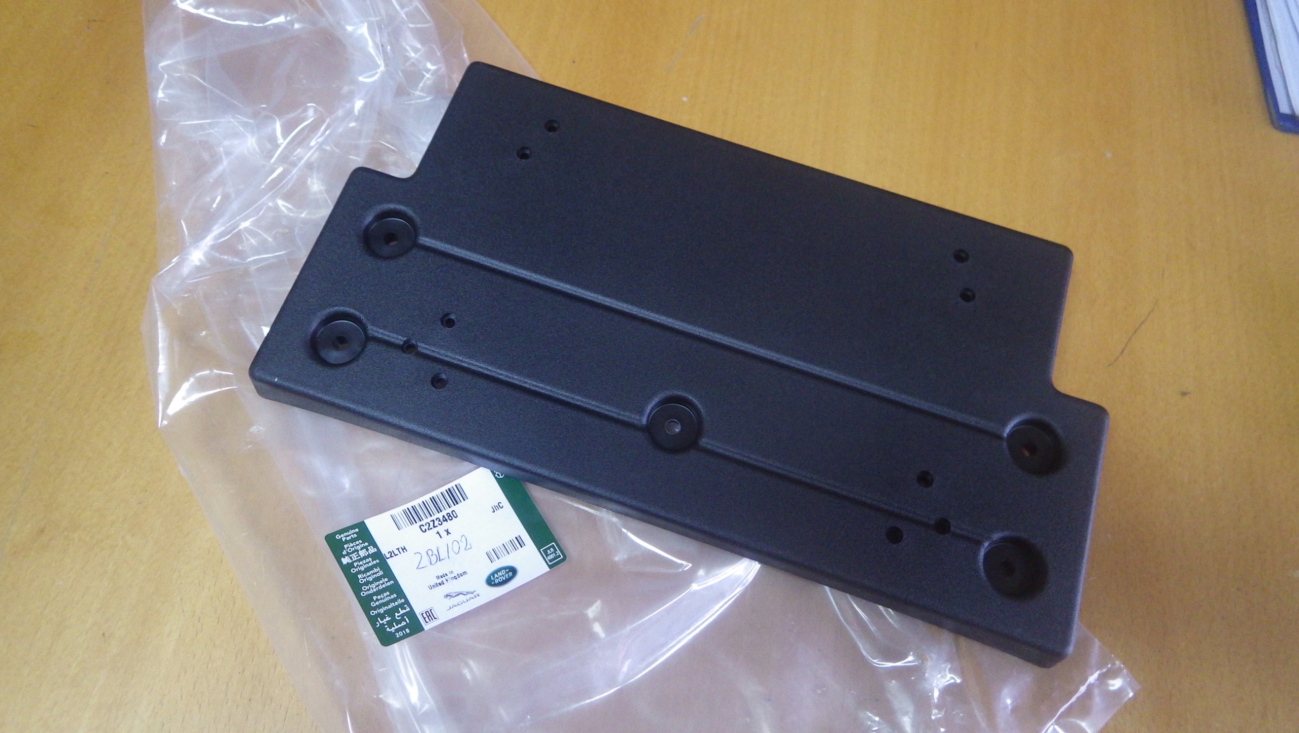 09-15 Jaguar XF XFR X250 PODKŁADKA TABLICA REJ