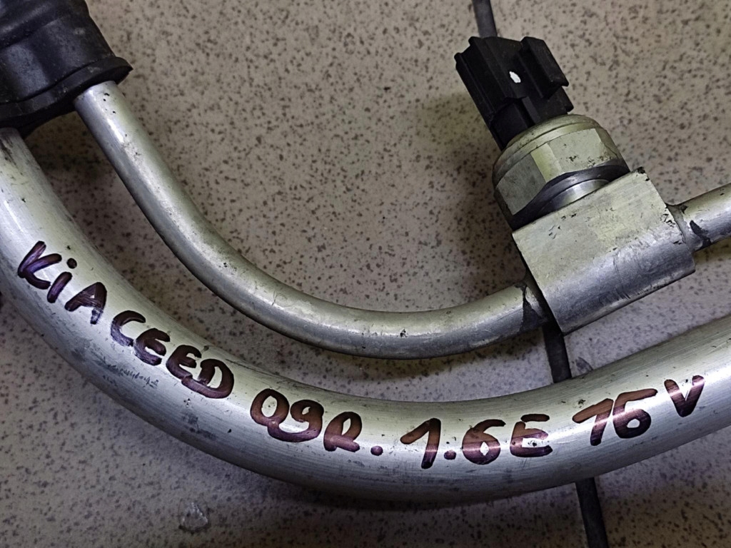 KIA CEED a 1.6 16 V trubka vedení klimatizaci
