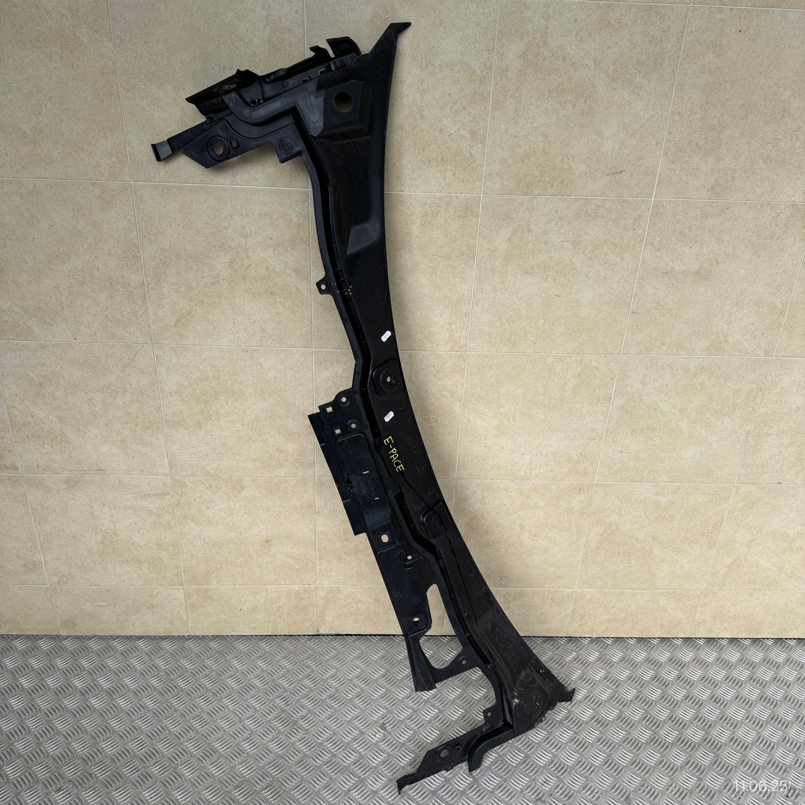 Grille égouttage Complets JAGUAR E-PACE M9C3-4105-BB