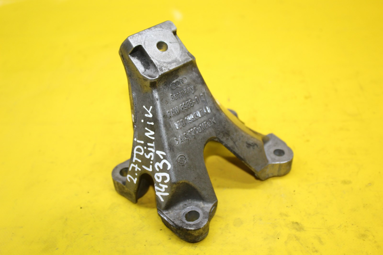 лапа Двигателя A4 B7 2.7 tdi bpp 8E0199307AB