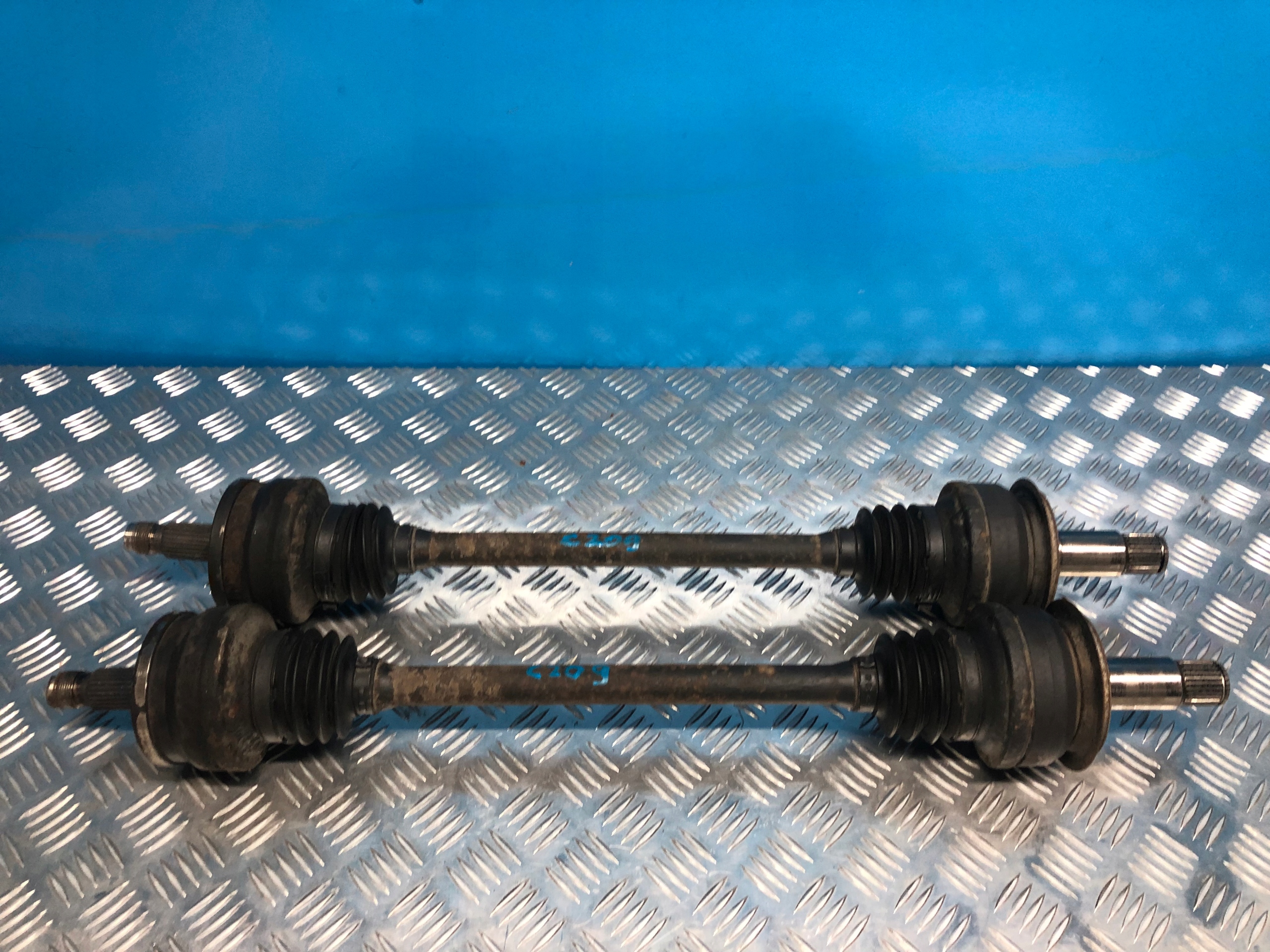 MERCEDES КЛК W209 ПОЛУОСЬ ЗАД. 3.0 V6 БЕНЗИН M272