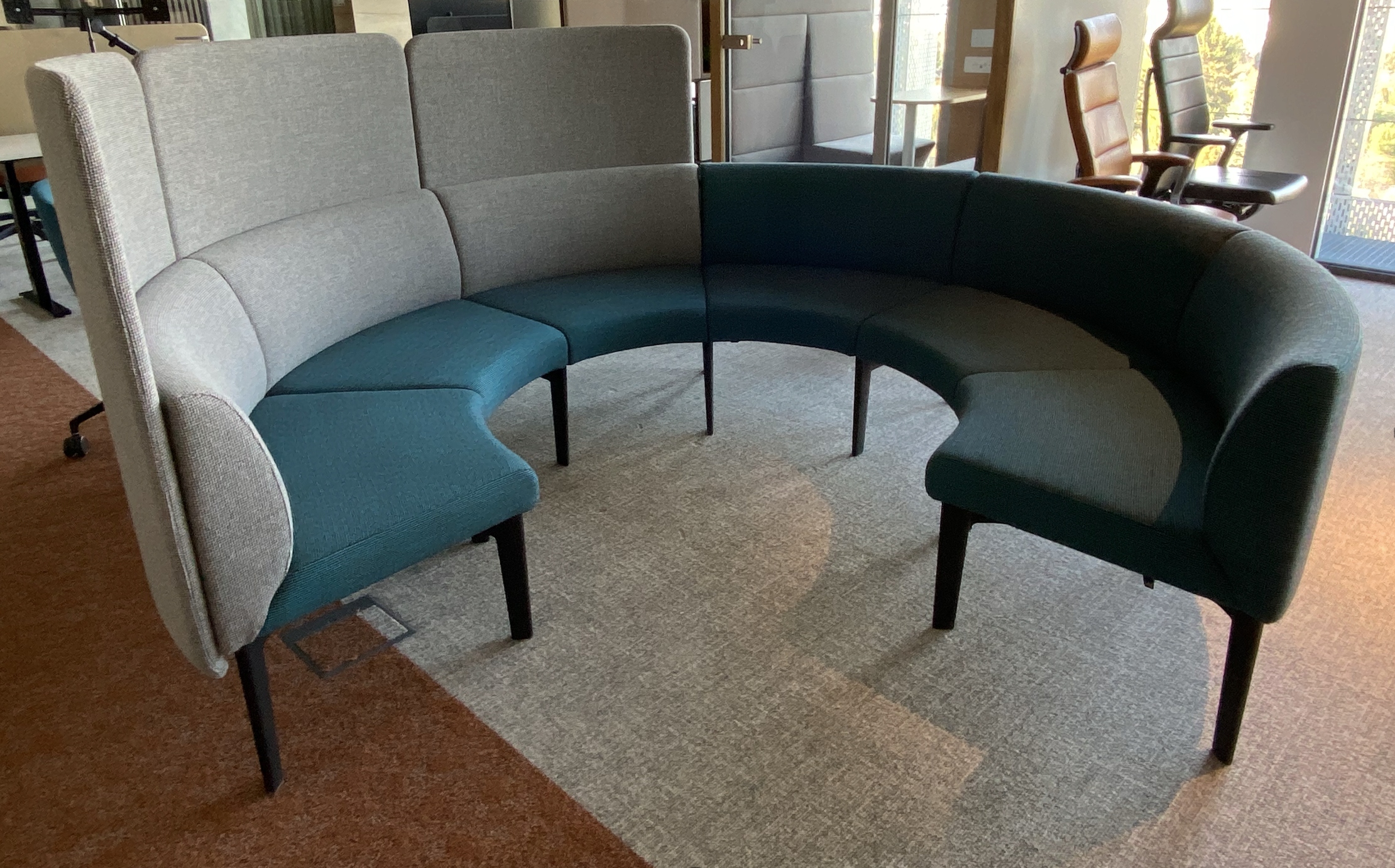 sofa biurowa okrągła Sedus 2,5 m