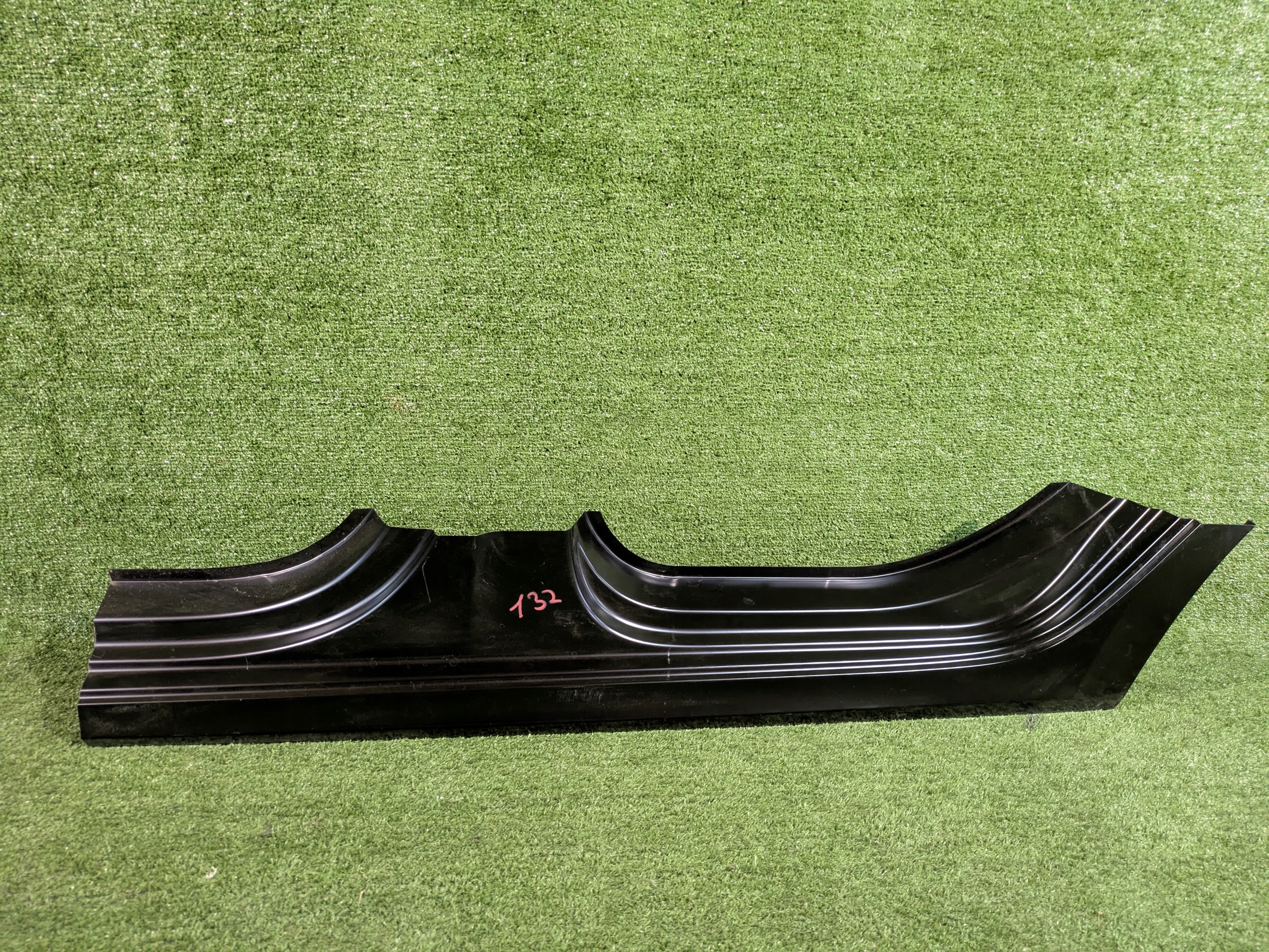 threshold left pillar SKODA OCTAVIA IV NR.132