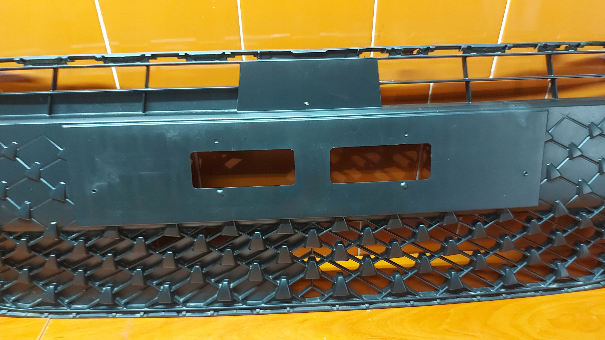 grid of a bumper central front front TOYOTA AYGO X 22