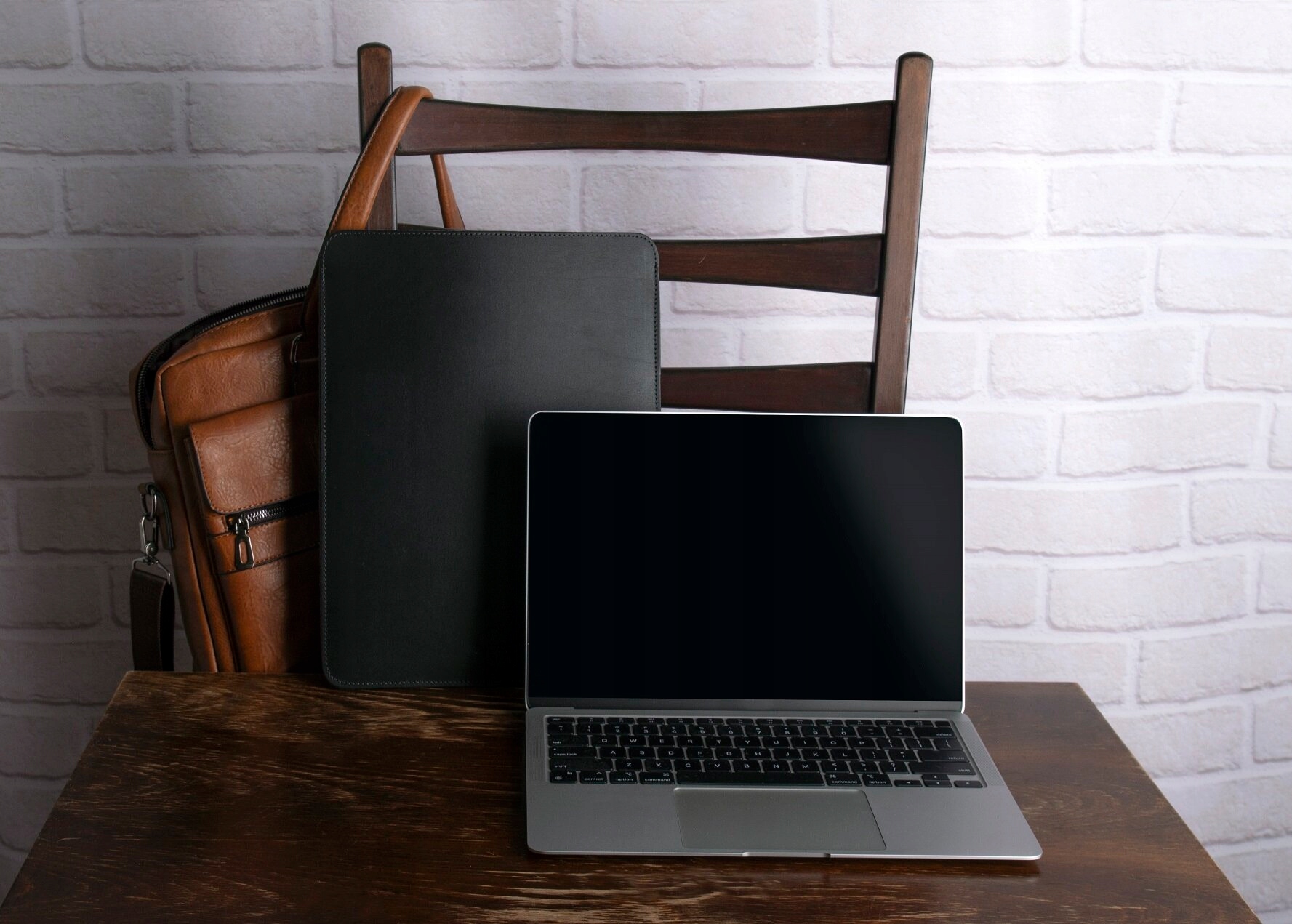 BALTAN Etui skórzane Premium do MacBooka Pro 16" czarne — 9