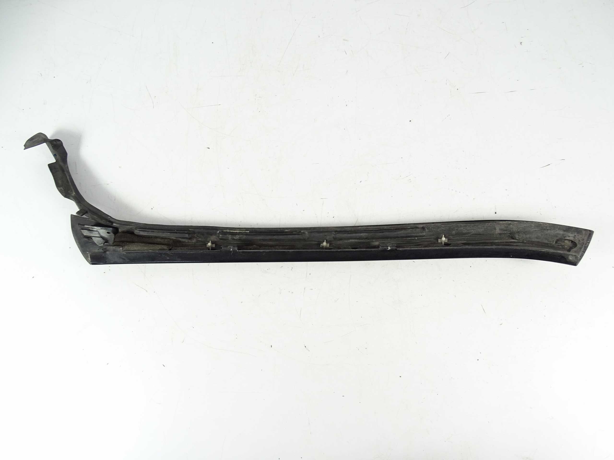 Mercedes S klasa W140 LISTWA BOCZNA SZYBY CZOŁOWEJ PRAWA Producent części Mercedes-Benz OE