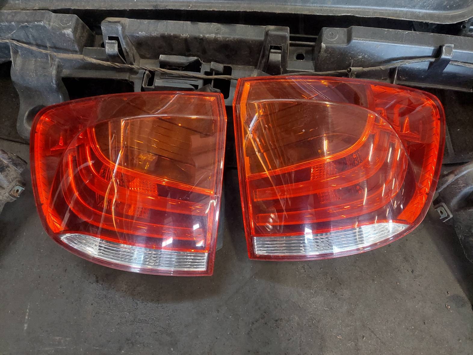 complete rear part BMW X1 E84 B39 trunk door boot bumper rear part lights rear part