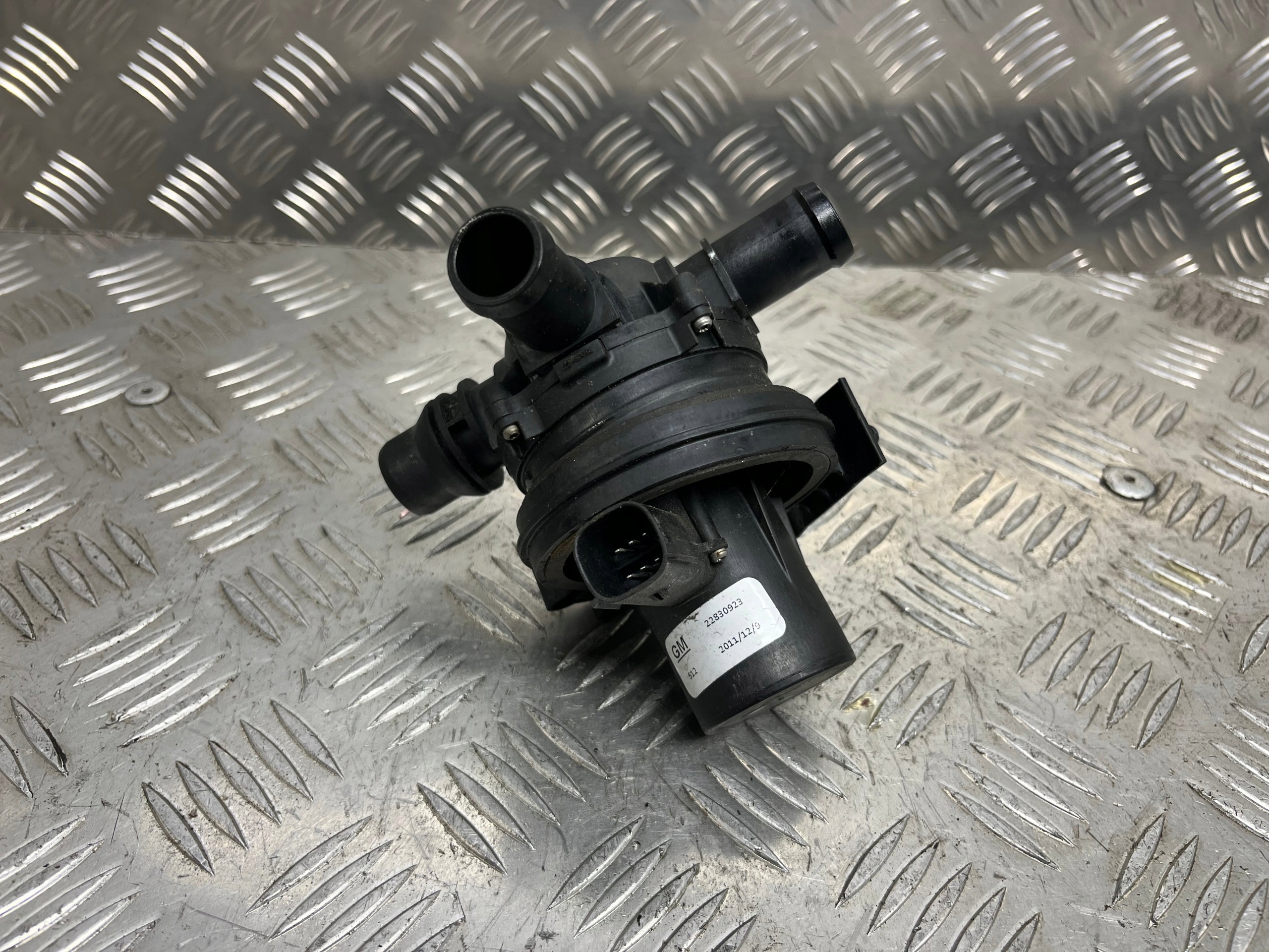 supplementary water pump OPEL AMPERA 1 22830923