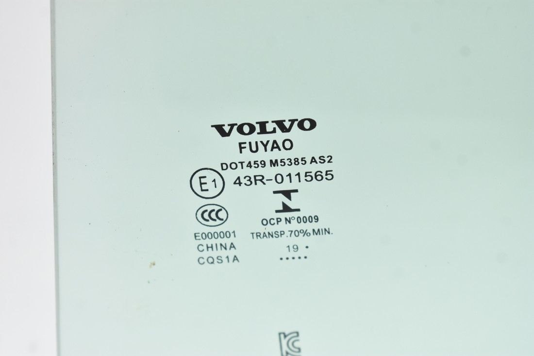 SZYBA DRZWI LEWY TYŁ BOCZNA VOLVO V60 II 2019 Numer katalogowy części BRAK-DANYCH-8979352