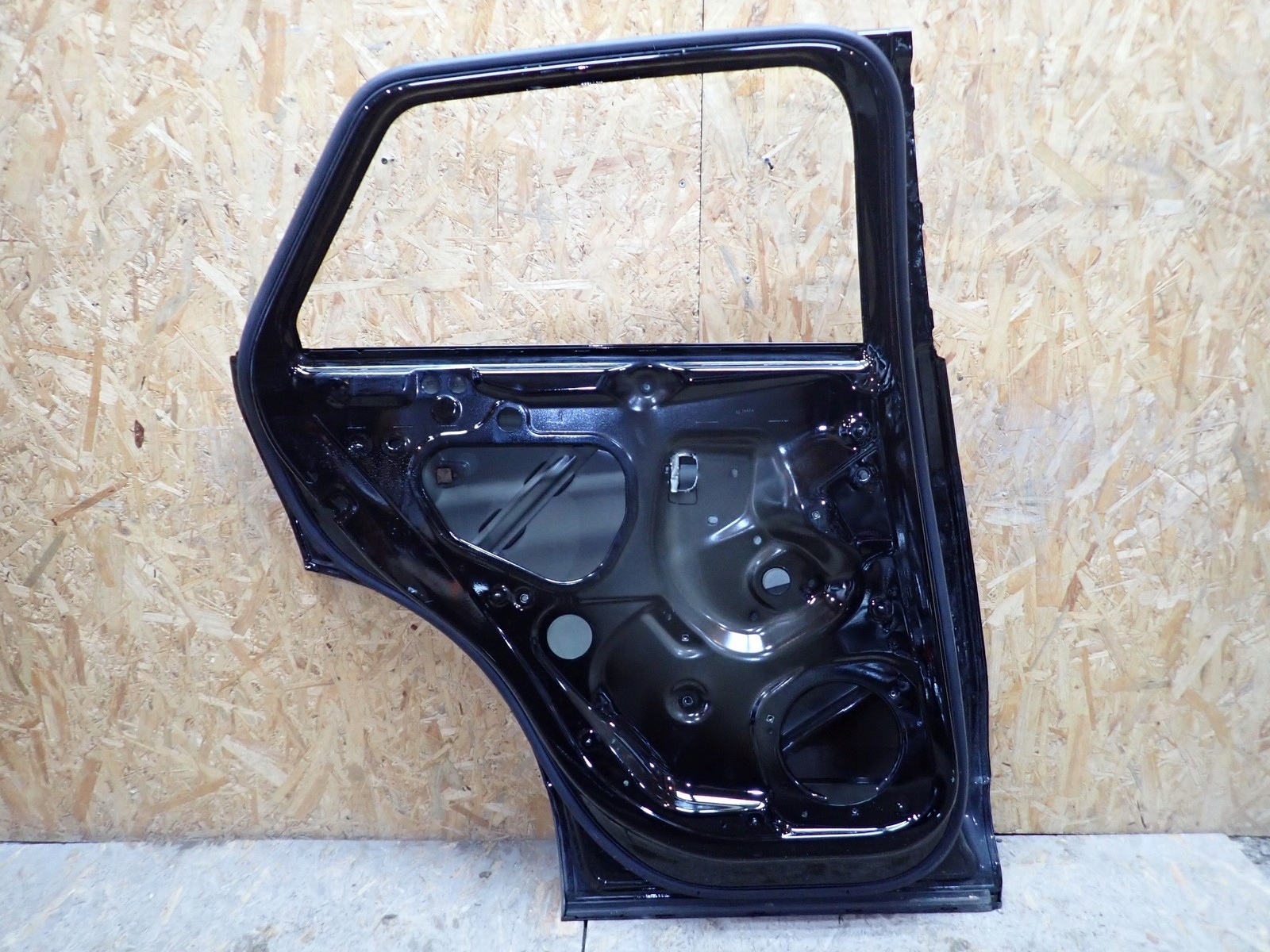 door left rear. left rear part AUDI Q2 81A GAB 2016- 81A833051A