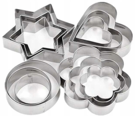 

Foremka do ciastek wykrawacz 12szt metal