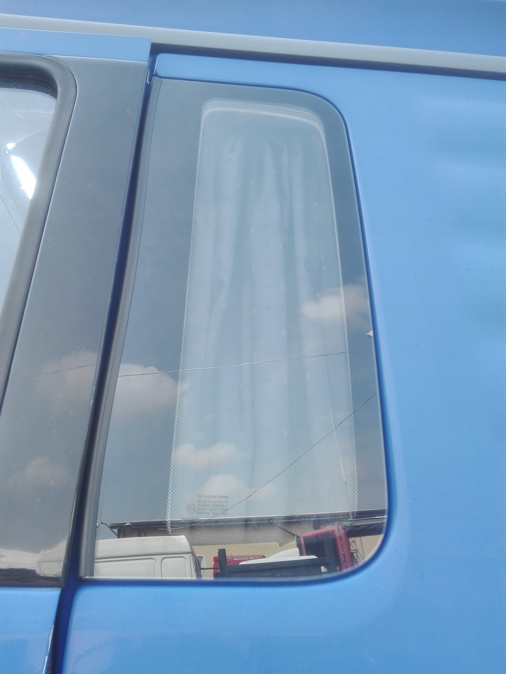 ЛЕВОЕ БОКОВОЕ ОКОННОЕ СТЕКЛО MAN TGL TGA TGX TGS