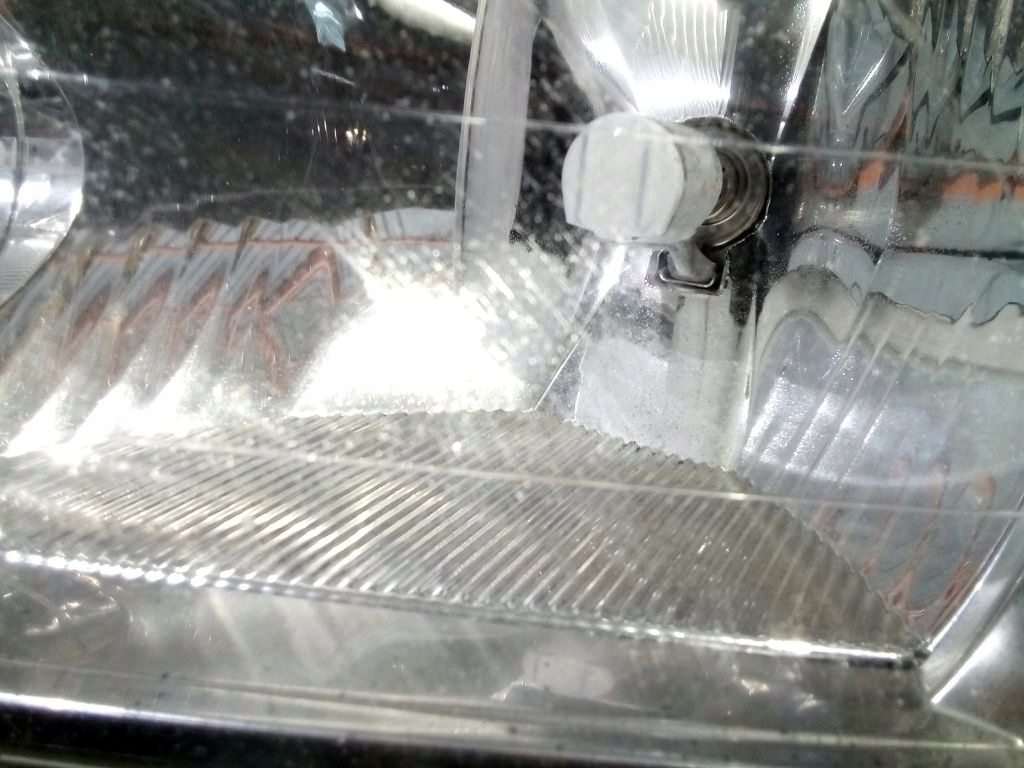 Volvo S80 and light left front front EU