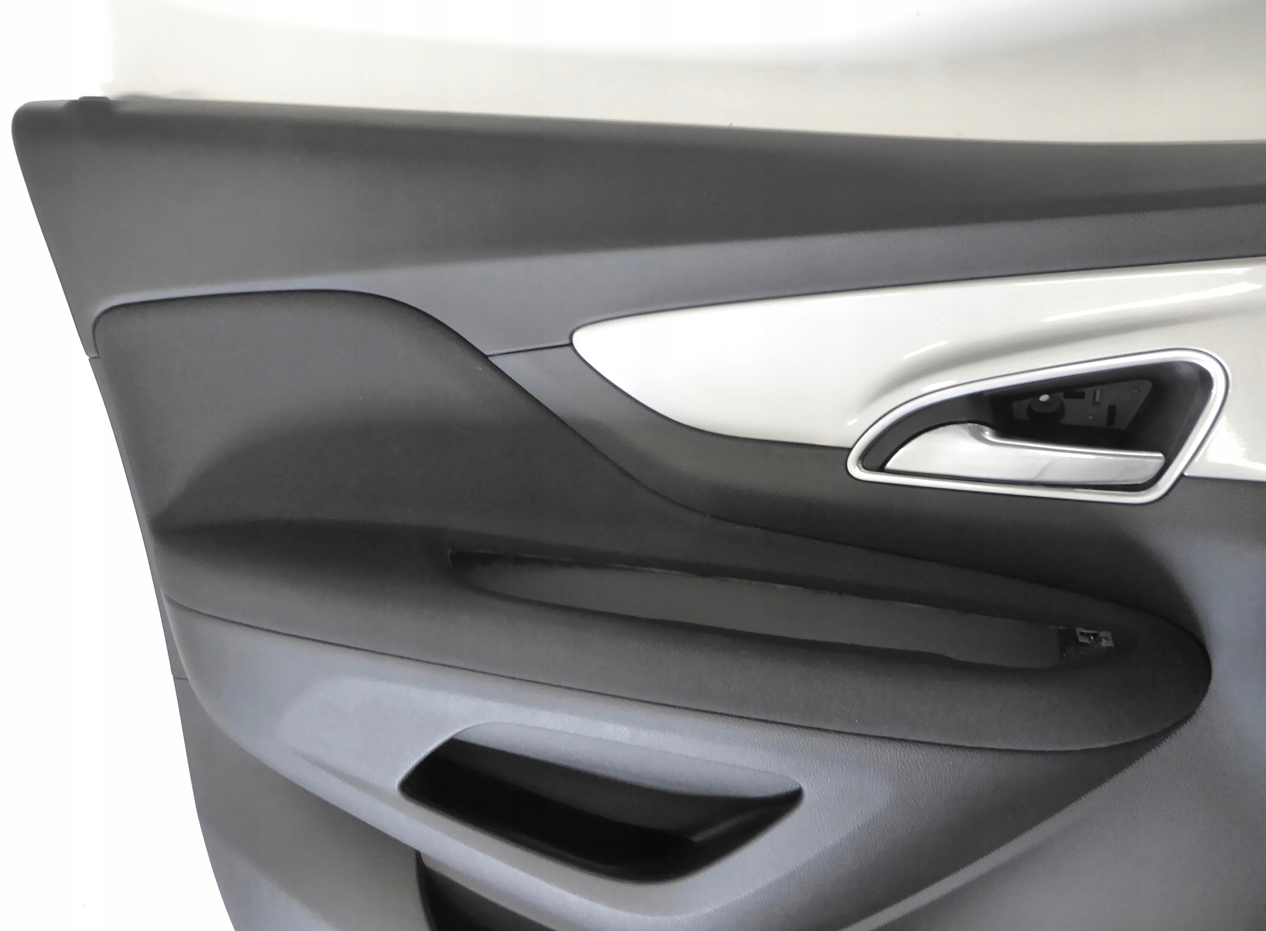 обивка дверные карты передний левый Bose opel MOKKA
