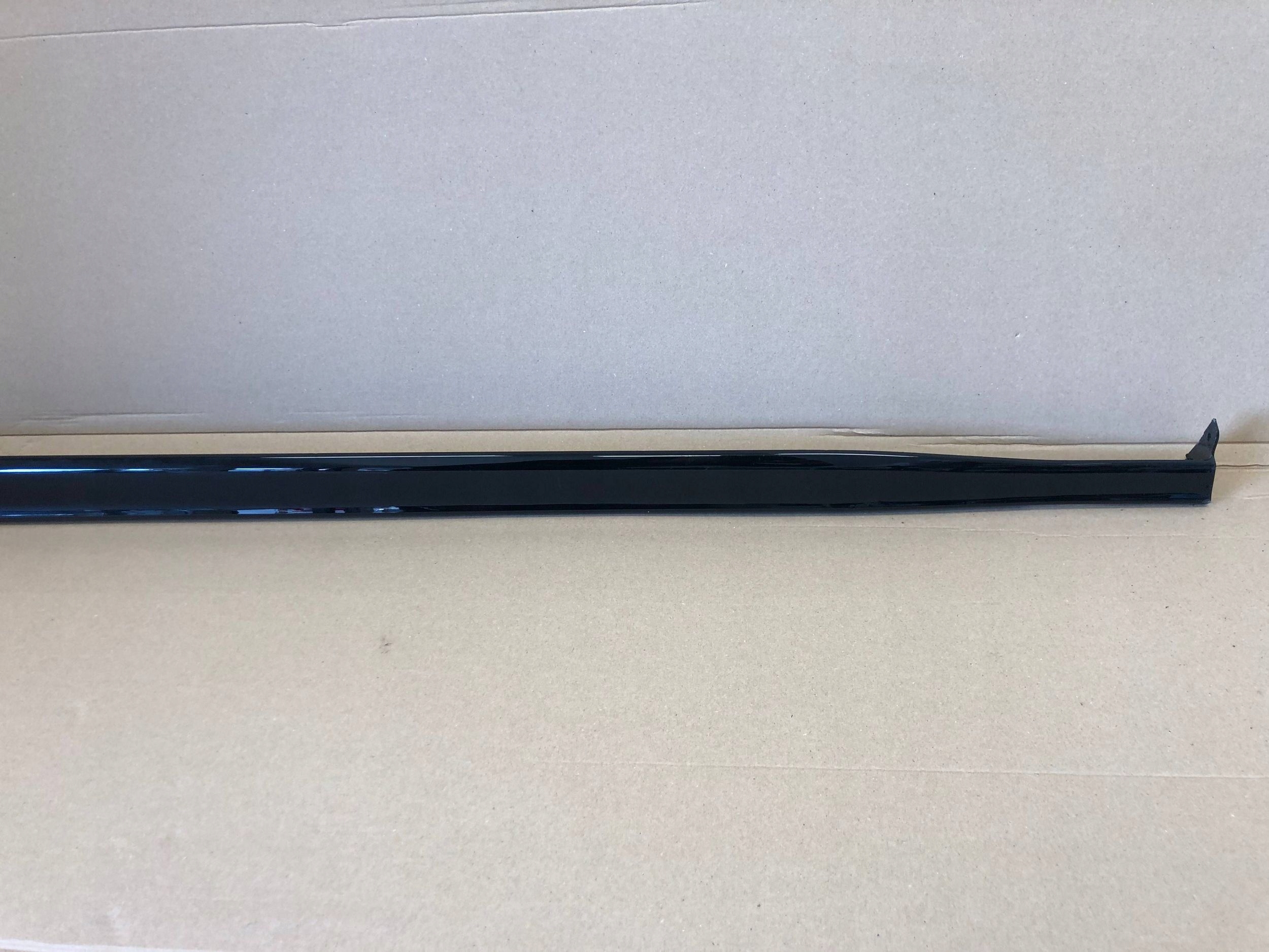 moulding threshold right R-LINE VW GOLF VIII 5H0853856