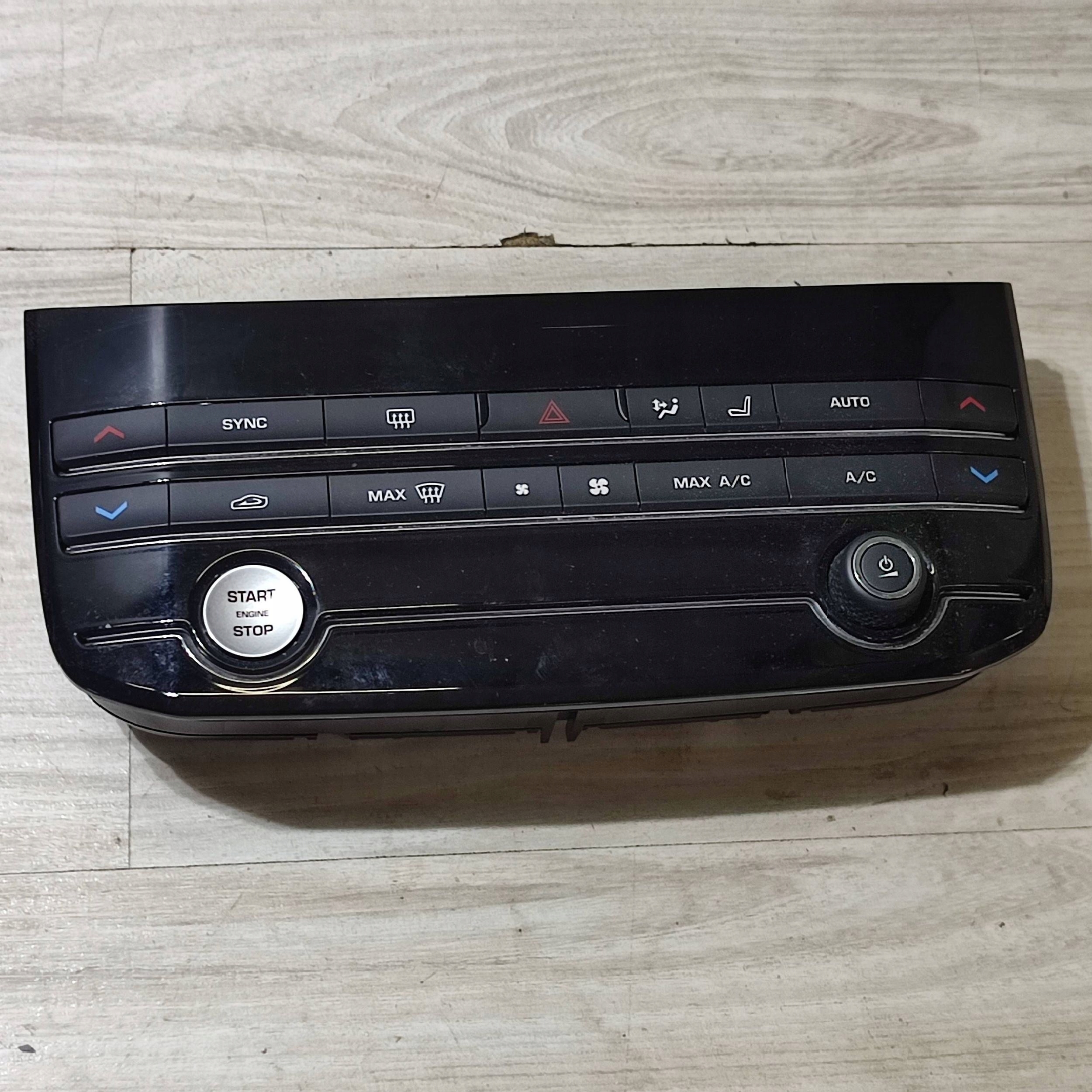 Panel klimaanlage Jaguar F-Pace JX6318C858RB