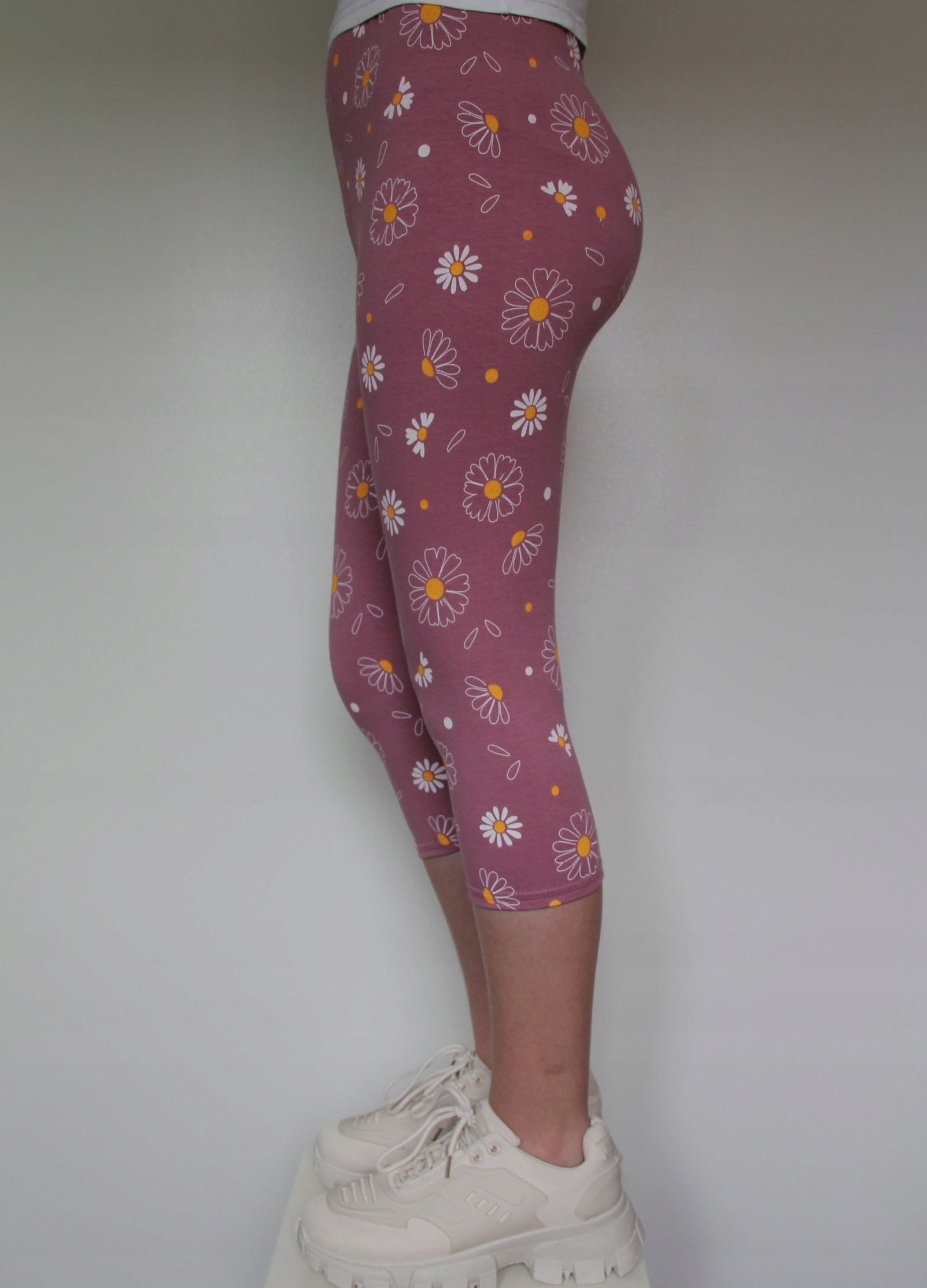 Legginsy 3/4 Getry Rybaczki RÓŻ RUMIANKI 152 Rozmiar (new) 152 (147 - 152 cm)