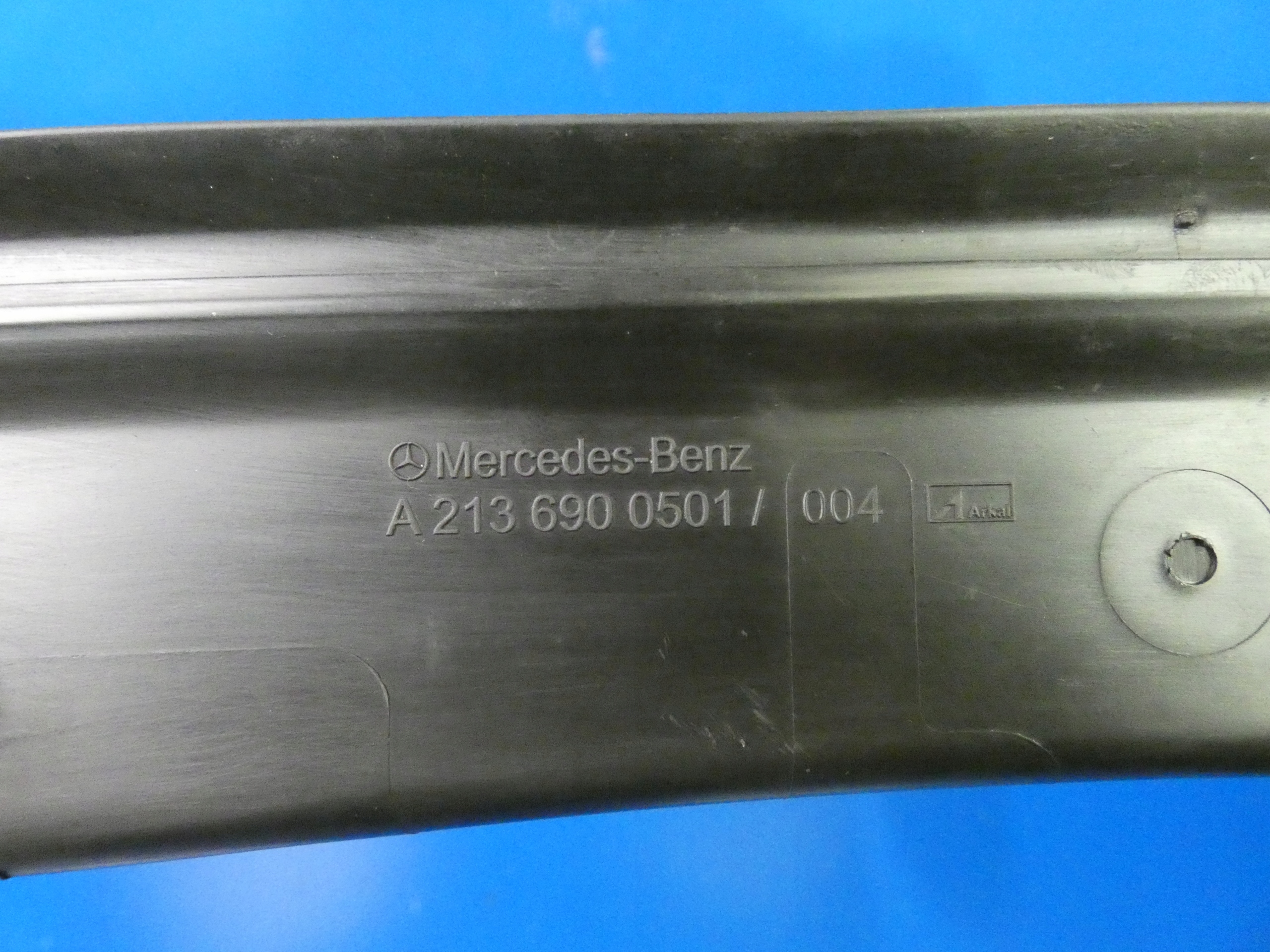 E KLASA W213 KOMBI cover moulding boot rear part