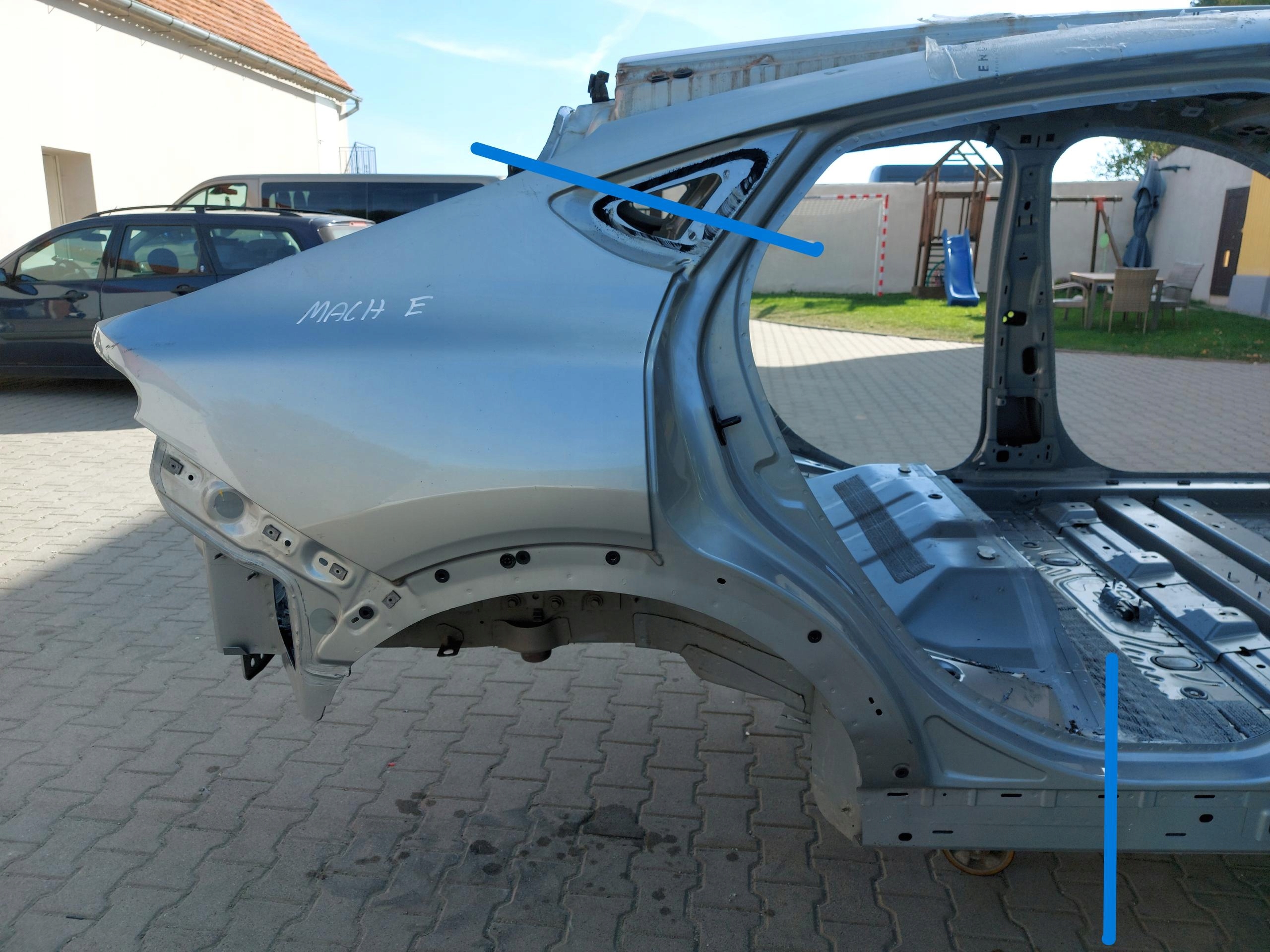 Ford Mustang Mach-E ĆWIARTKA BŁOTNIK PRAWY TYŁ