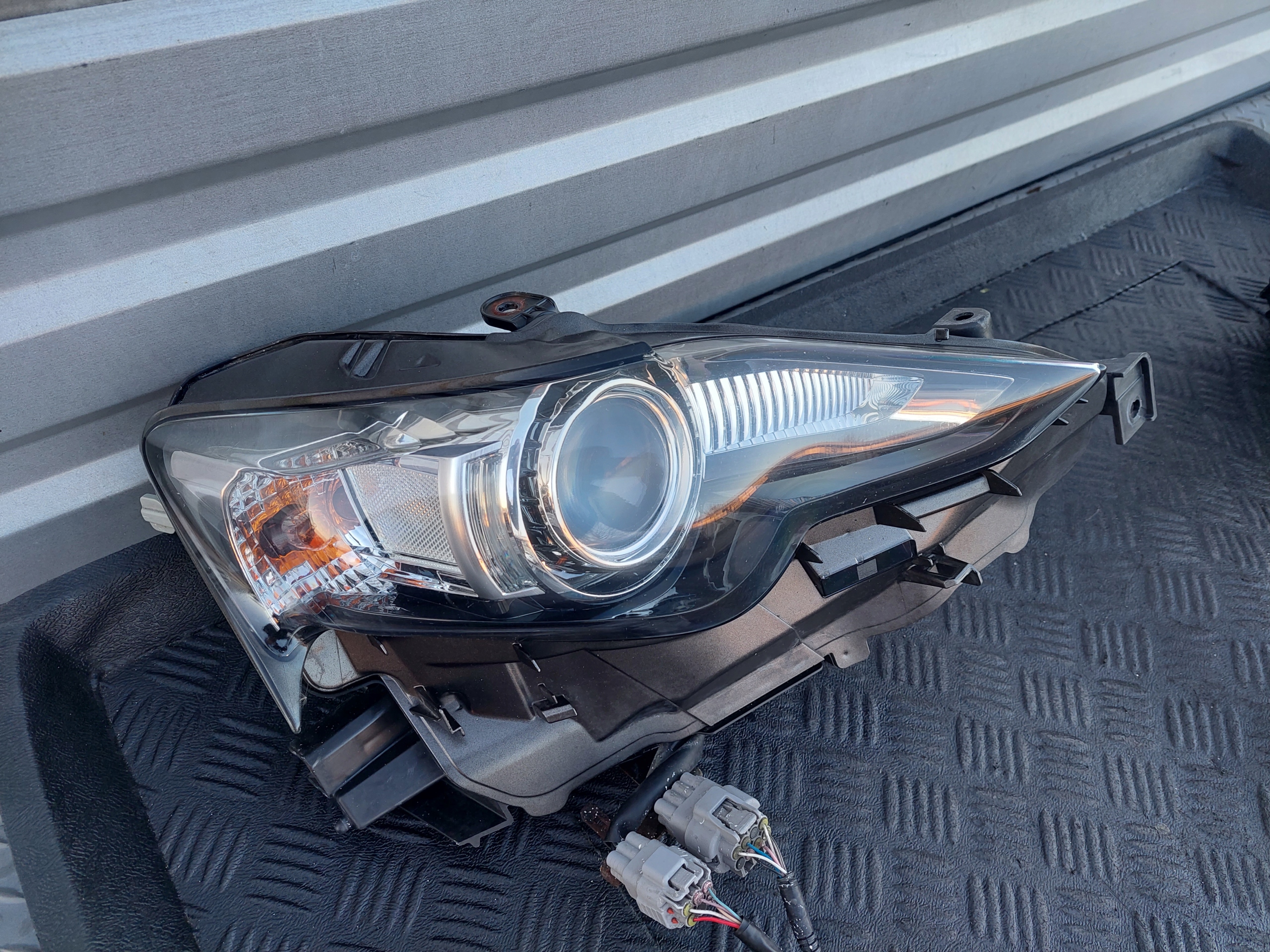 light front left front left XENON complete UK LEXUS IS III 300 H