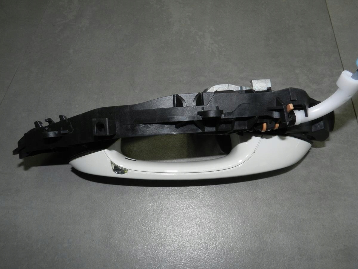 BMW 8 G15 handle right LED A300