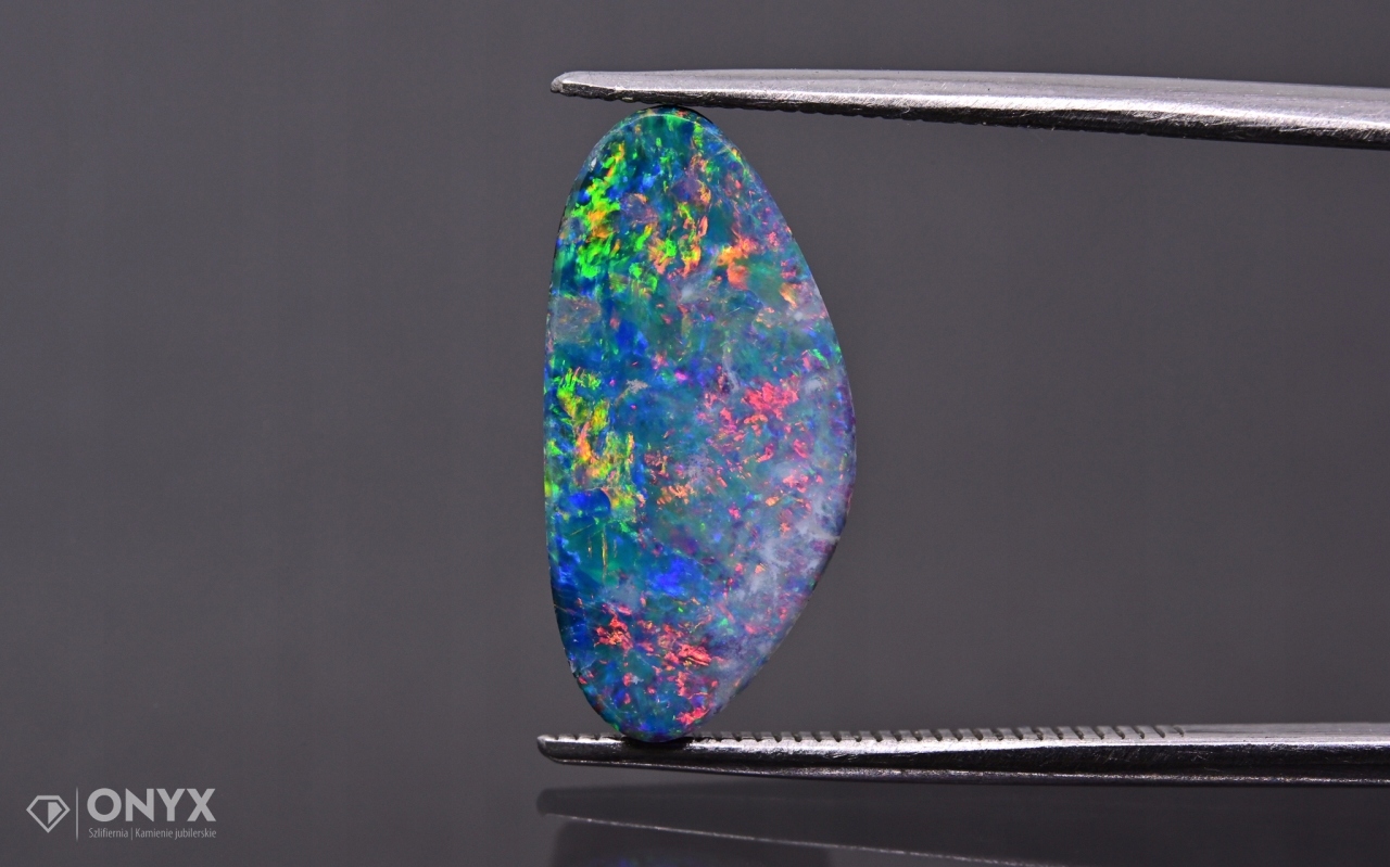 Opal Australská konvexní deska dublet nepravidelný