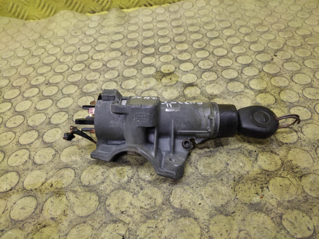 SEAT TOLEDO II ignition key 4B0905851C