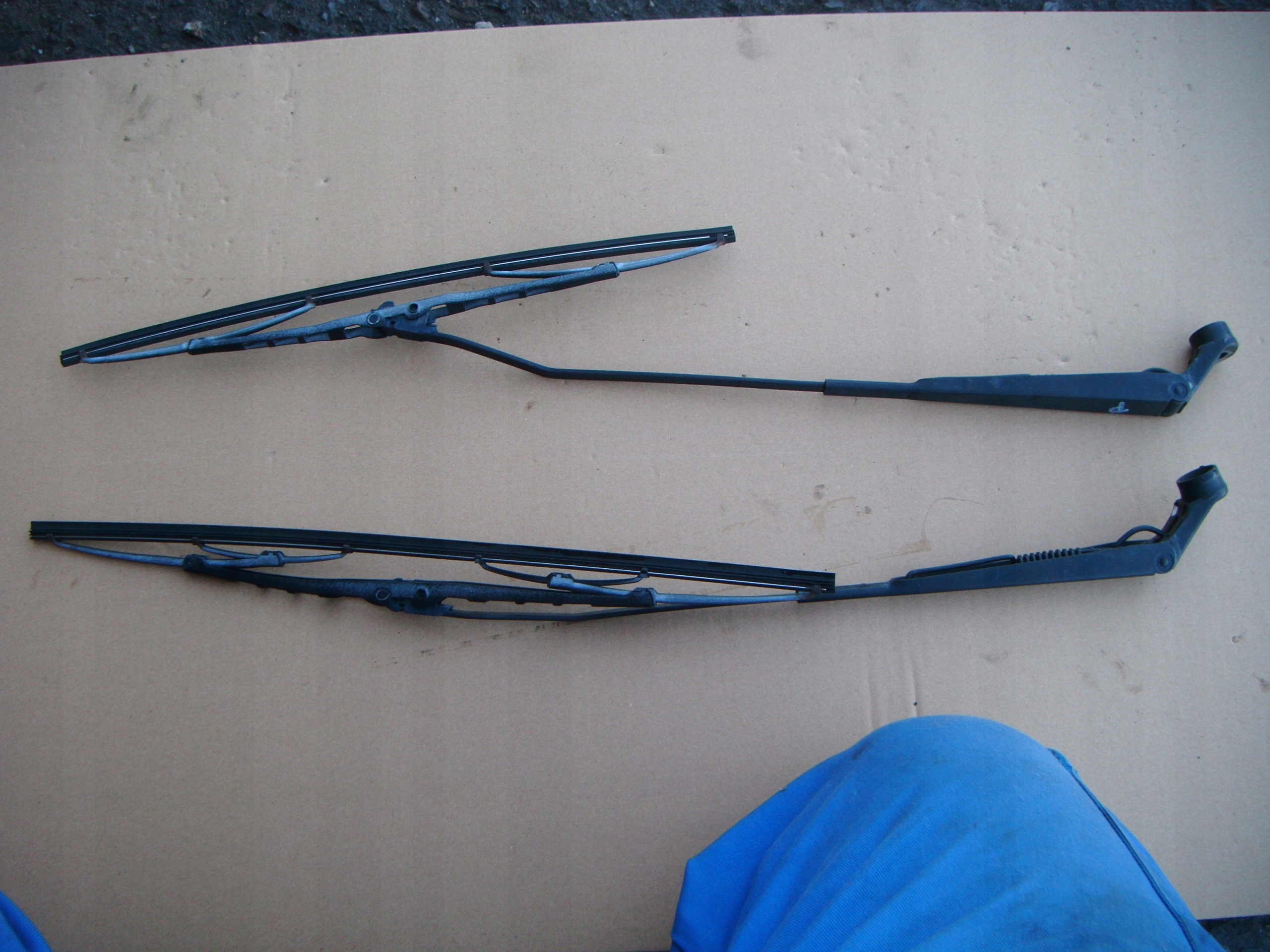 SUZUKI ALTO V 98-04 RAMIONA WYCIERACZEK KOMPLET