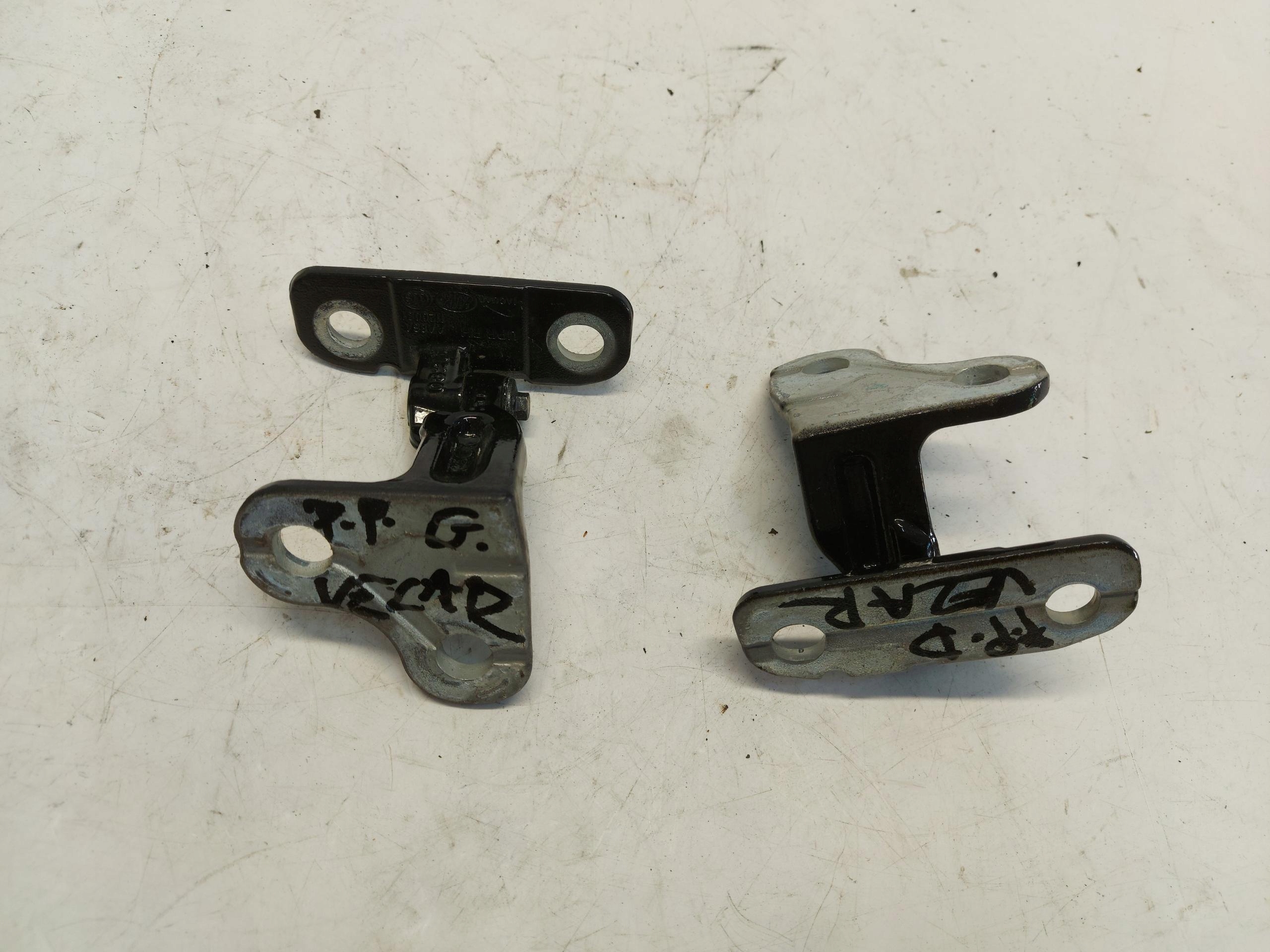 Range Rover VELAR L560 2.0d 2021r hinge door right rear part rear