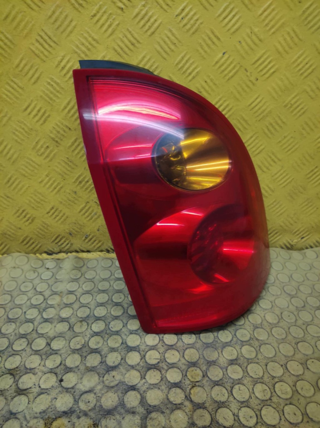 NISSAN PRIMERA P12 KOMBI licht links heck
