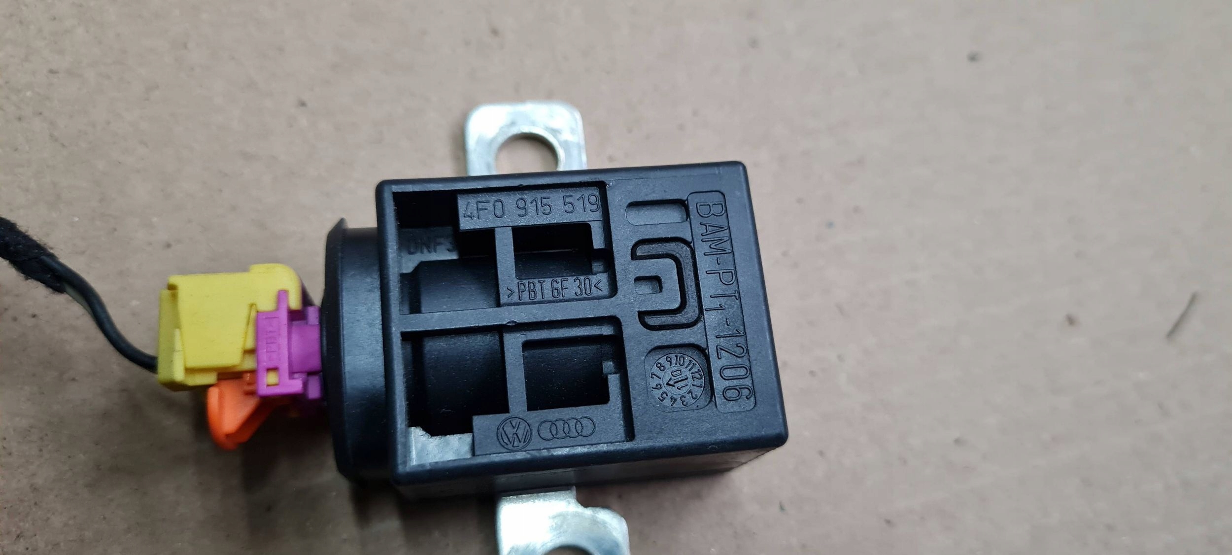 A6 C6 LIFT fuse PIROTECHNICZNY A4 B8 S4 A5 A6 C7 Q3 4F0915519